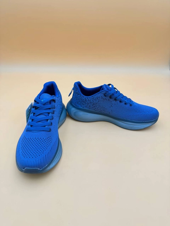 Sifatli sport krossovka, 6 rang, 40–45 razmer, yengil va juda qulay - 