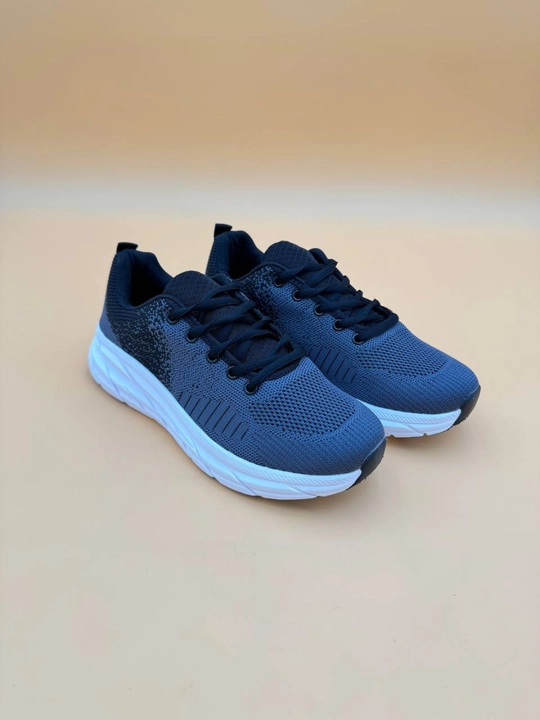 Sifatli sport krossovka, 6 rang, 40–45 razmer, yengil va juda qulay