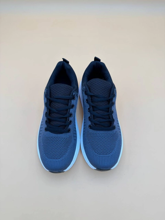 Sifatli sport krossovka, 6 rang, 40–45 razmer, yengil va juda qulay