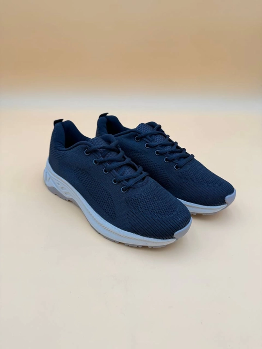 Sifatli sport krossovka, 6 rang, 40–45 razmer, yengil va juda qulay