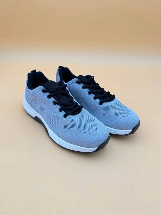Sifatli sport krossovka, 6 rang, 40–45 razmer, yengil va juda qulay