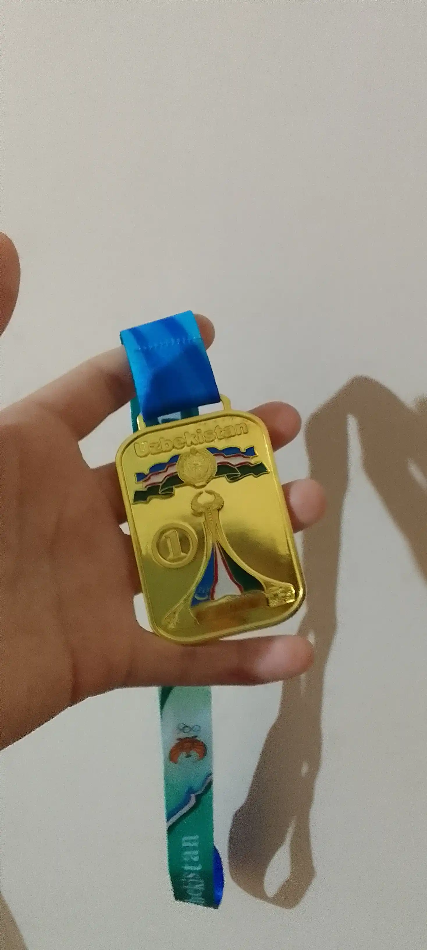 G‘oliblik medali — faxr va yutuq ramzi! Ushbu medal tantanali marosimlar uchun juda mos