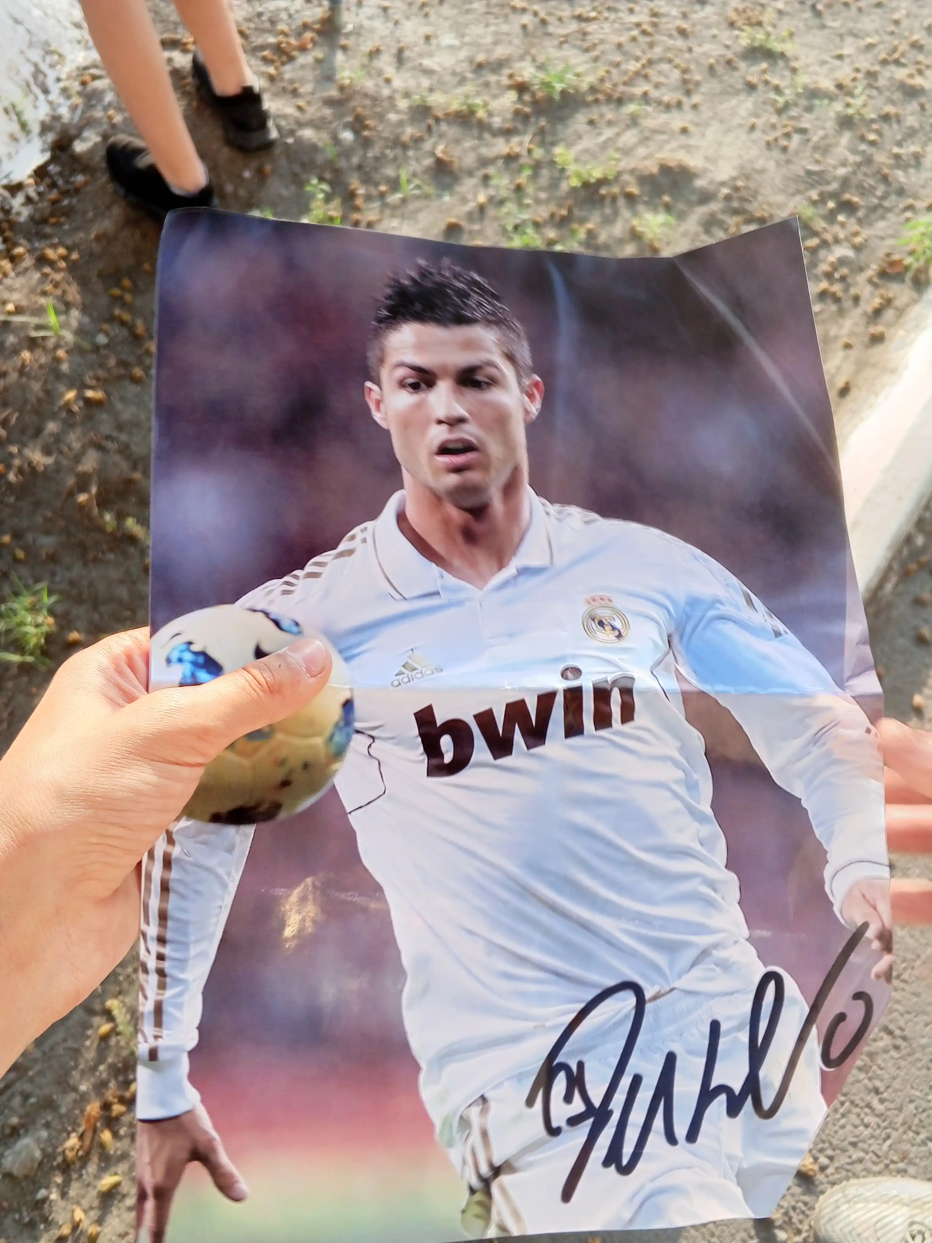 A4 formatli stiker posterlar va avtograf bilan mashhur futbolchilarning mini stiker