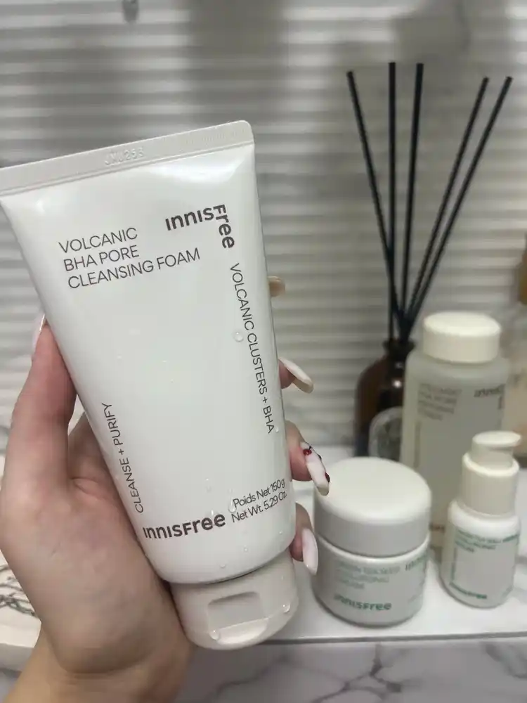 Innisfree Volcanic BHA Pore Cleansing Foam vulqon yuvish ko‘pigi, g‘ovaklarni tozalash