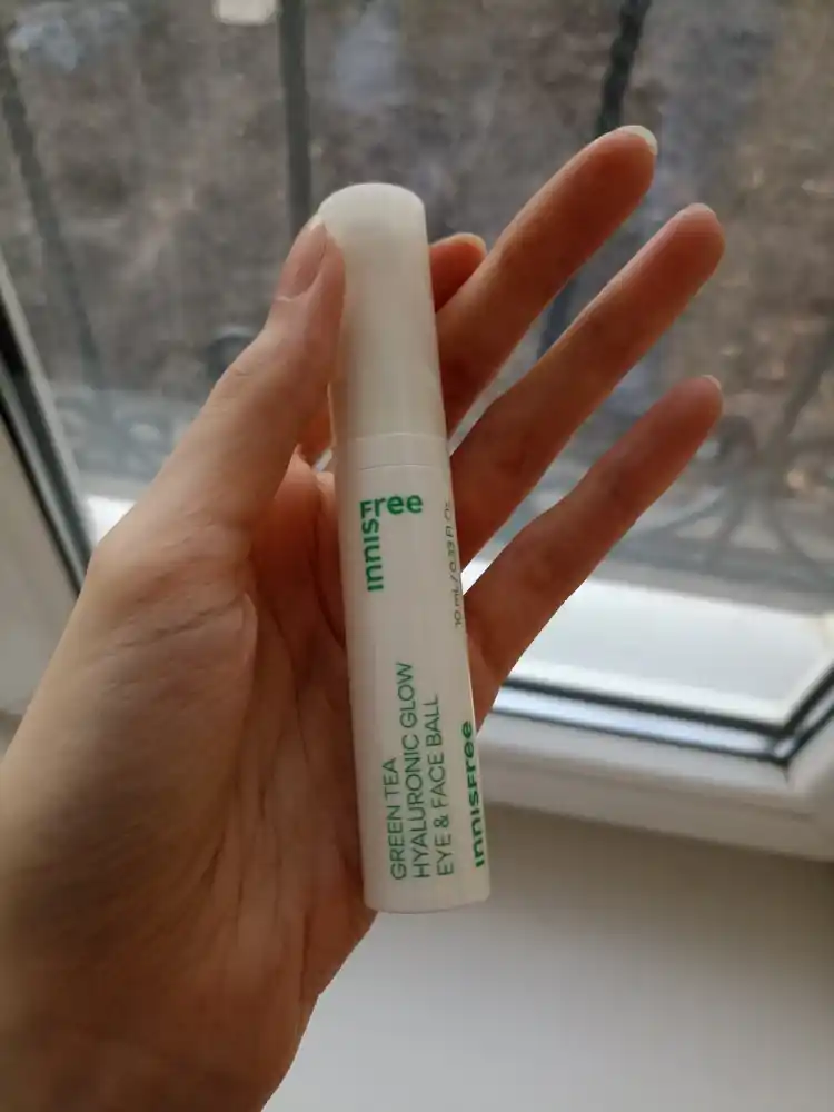 Namlovchi serum-roller Innisfree Green Tea Hyaluronic ko‘z atrofi va yuz uchun, 10 ml