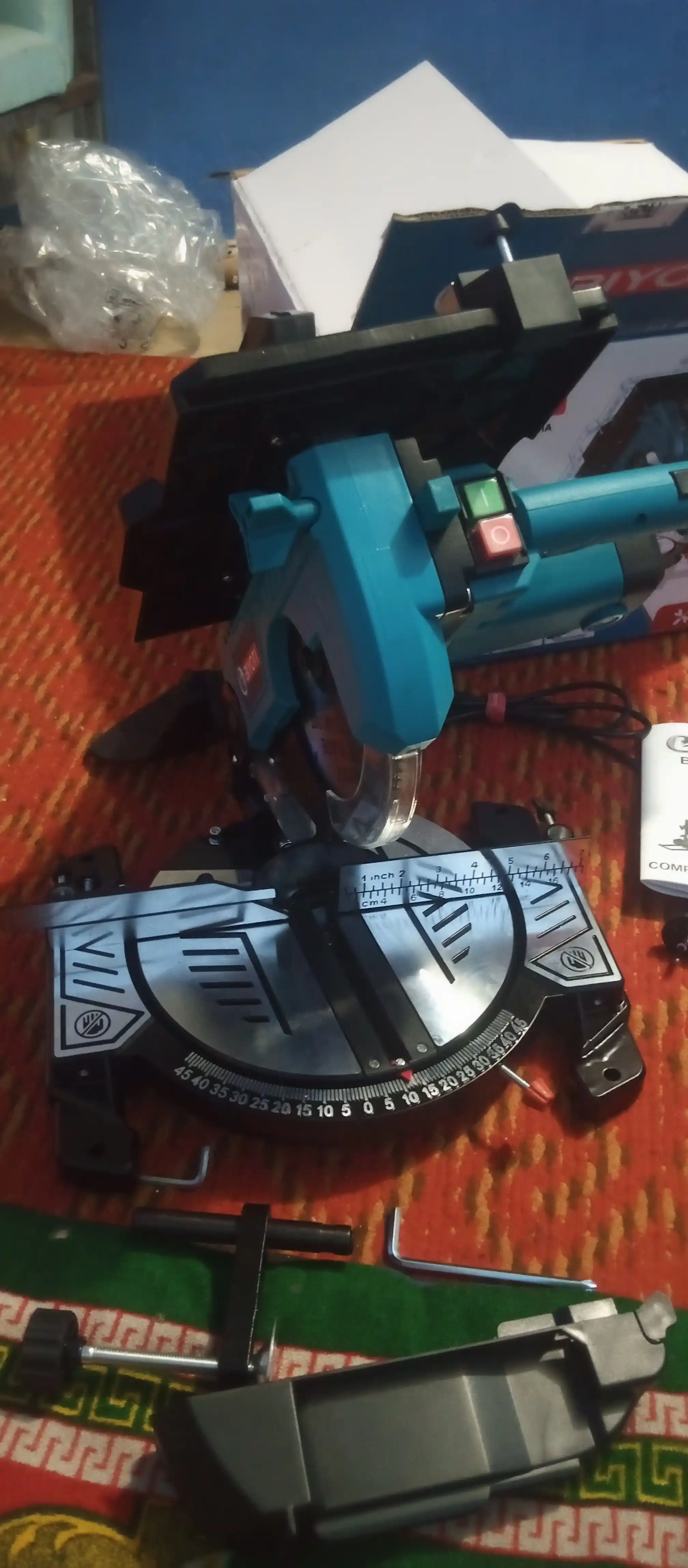 Tortsovka arra BIYOTI BYT-MS210, 1200 Vt, 210 mm disk, 5300 ayl/min