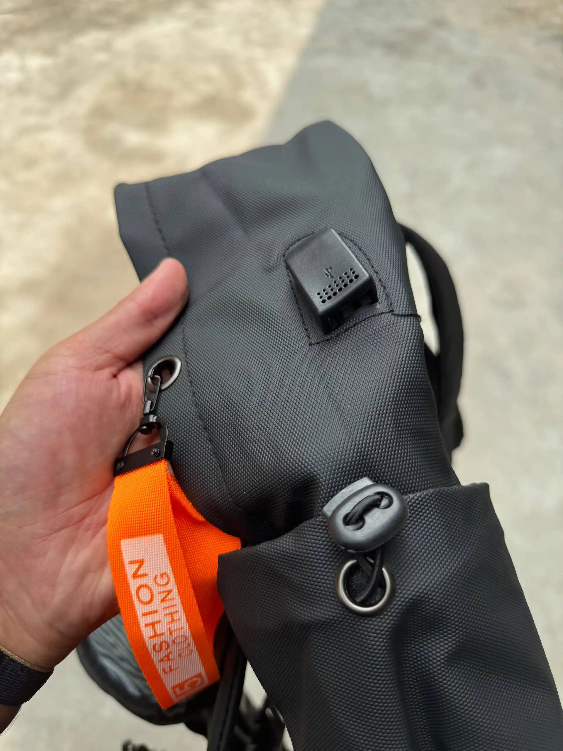 Ryukzak suv o'tkazmaydigan USB ulagich bilan 15,6 dyum o'qish, sport, maktab sayohat uchun