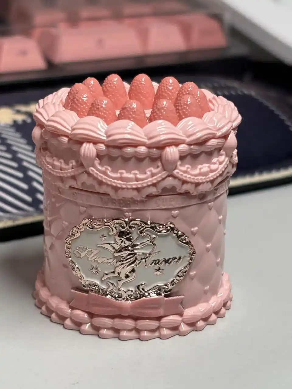 Flower Knows Strawberry Cupid бальзам для губ торт увлажнение уход подарок