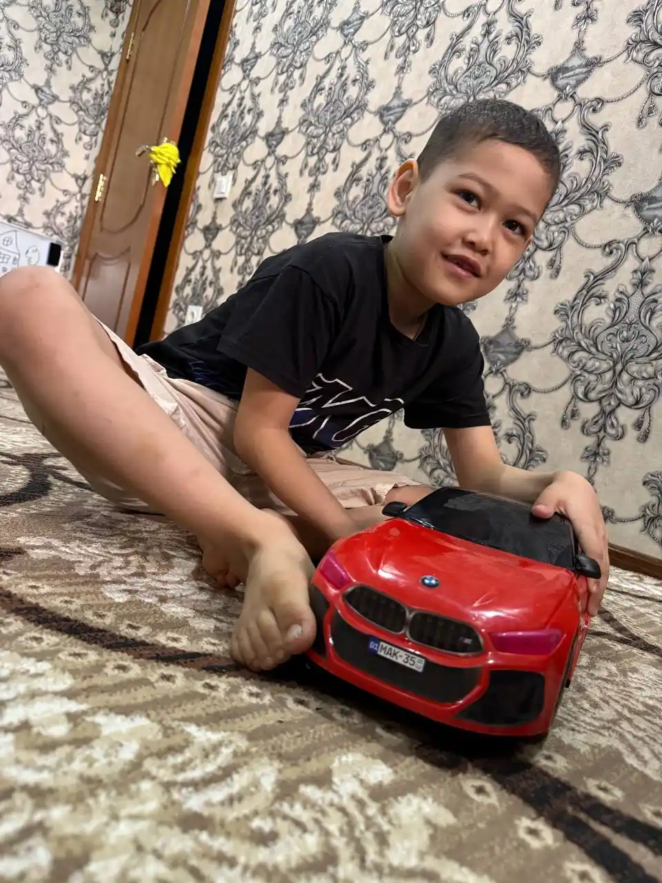 Игрушечный автомобиль в виде BMW, детское автокресло, энергичная машина