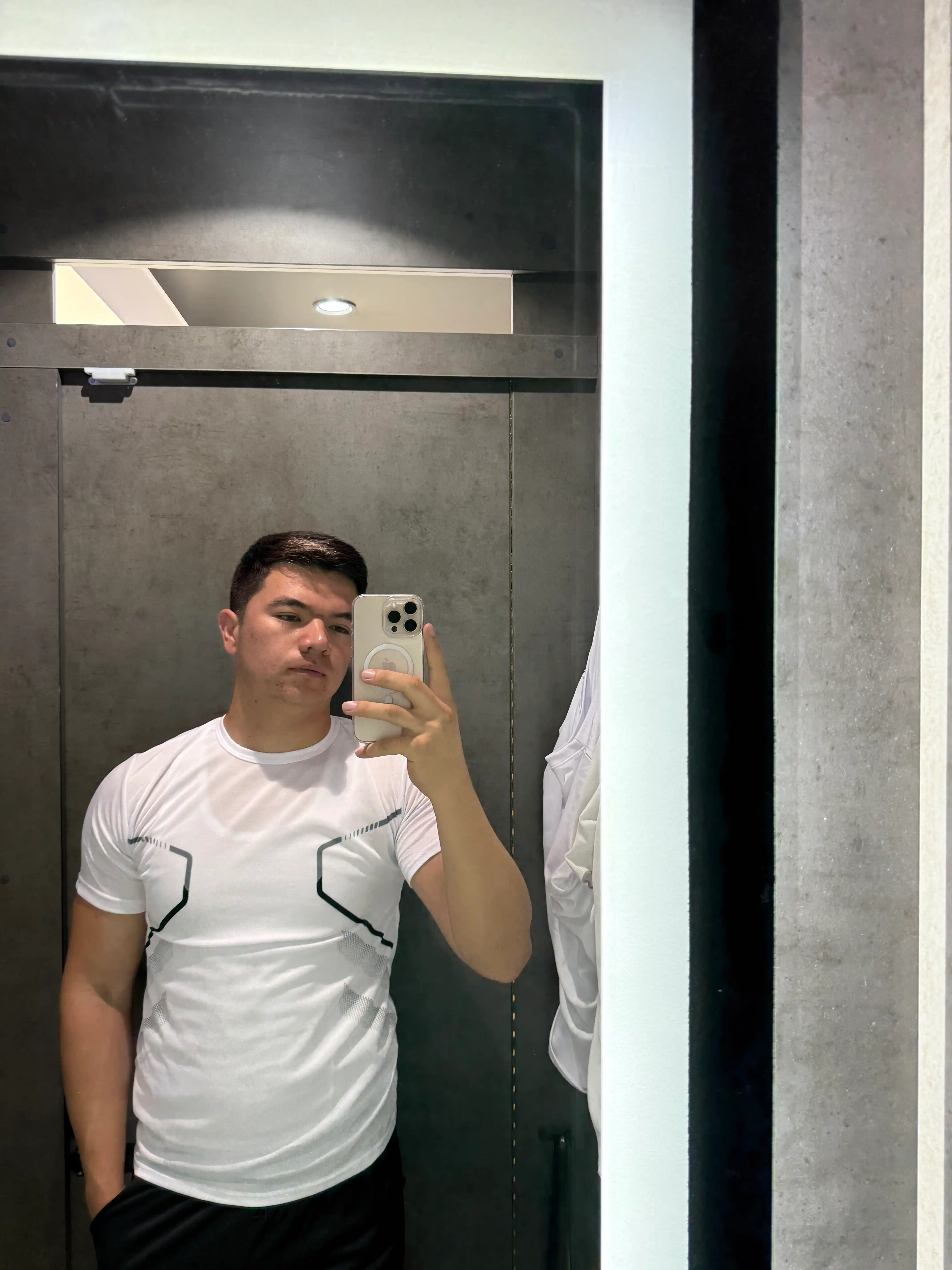 Erkaklar uchun futbolka va shortiklar sport kiyimi fitnes forma ikki qismli kiyim