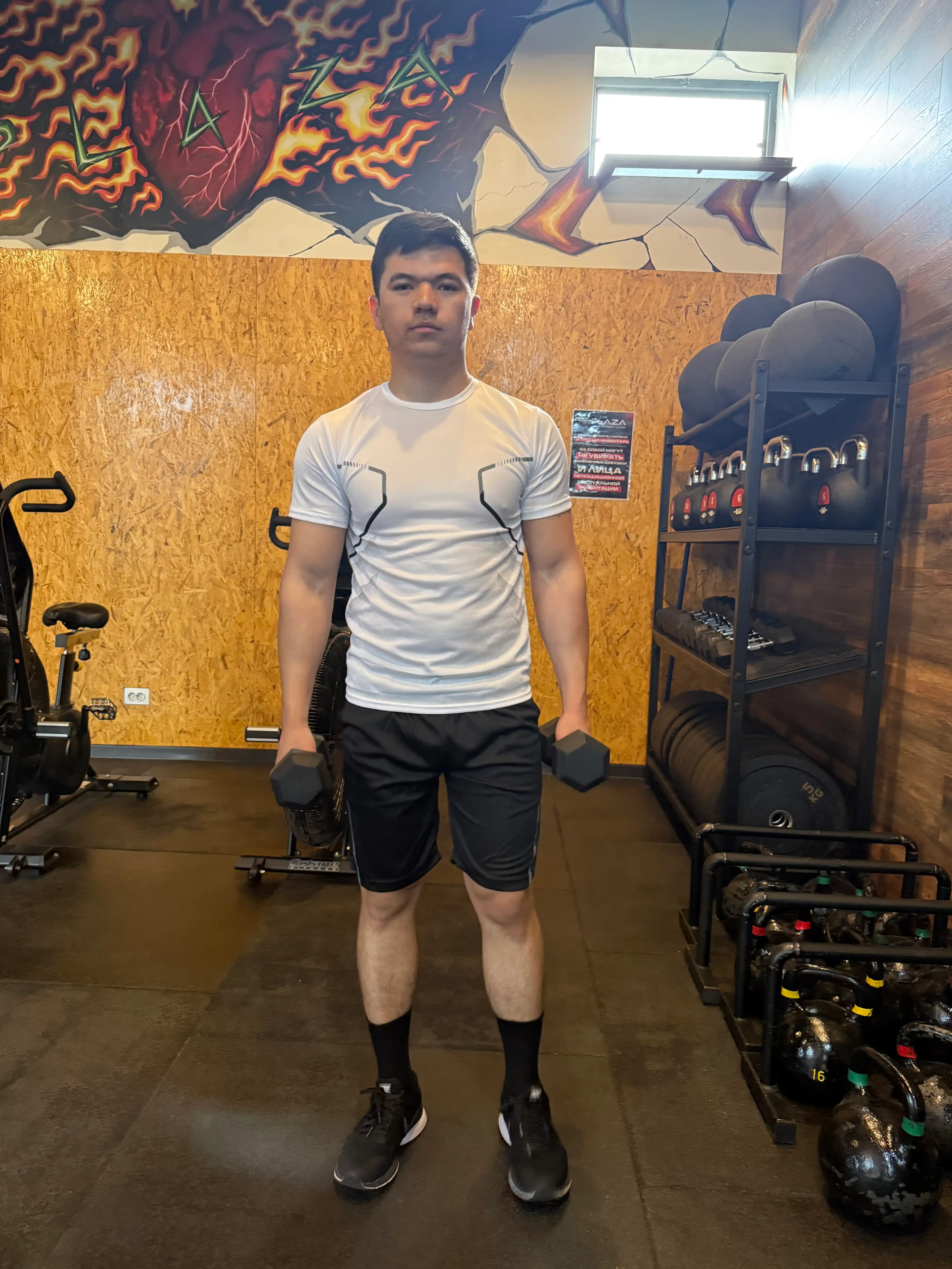 Erkaklar uchun futbolka va shortiklar sport kiyimi fitnes forma ikki qismli kiyim