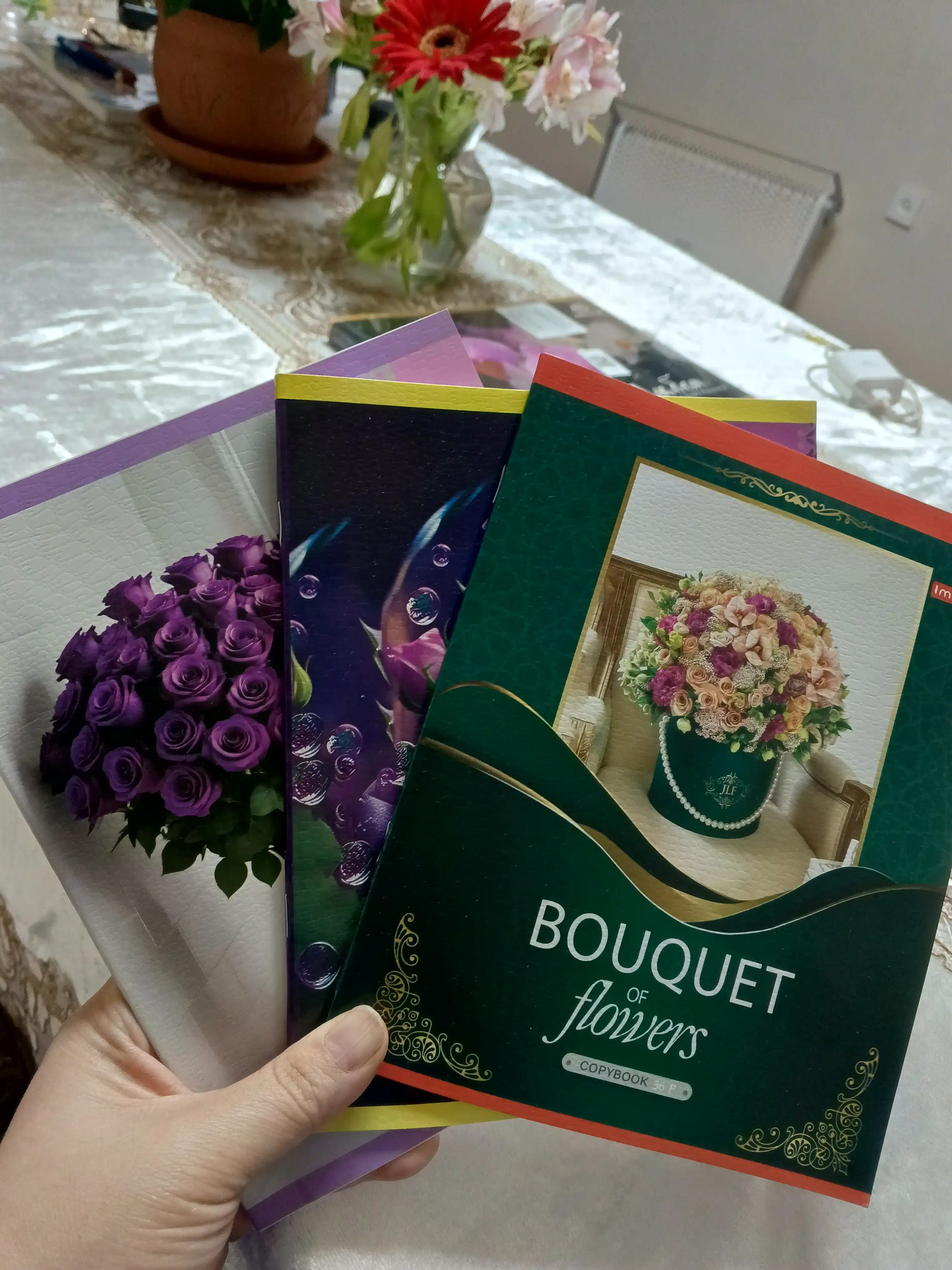 Daftar 24,36 va 48 varaqli  Qizlar va o'g'il bollar uchun 5 dona  Tasodifiy muqova