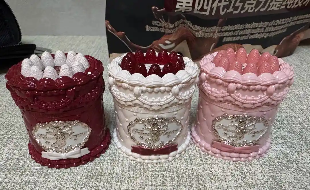 Flower Knows Strawberry Cupid бальзам для губ торт увлажнение уход подарок