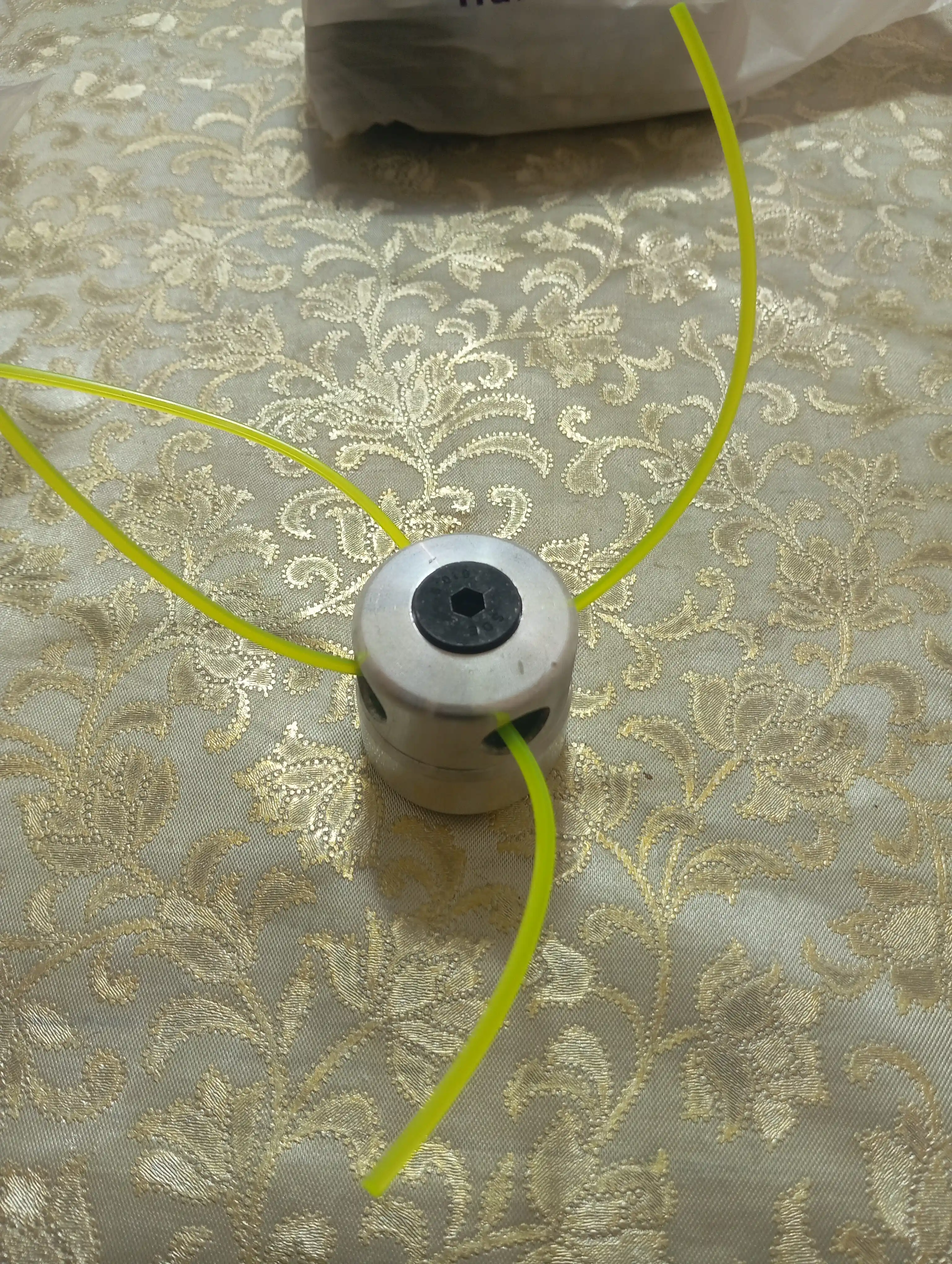 Trimmer g'altagi Yarimavtomatik (plastmassa alyumin,temir) maysa o't va gazon o'rish uchun