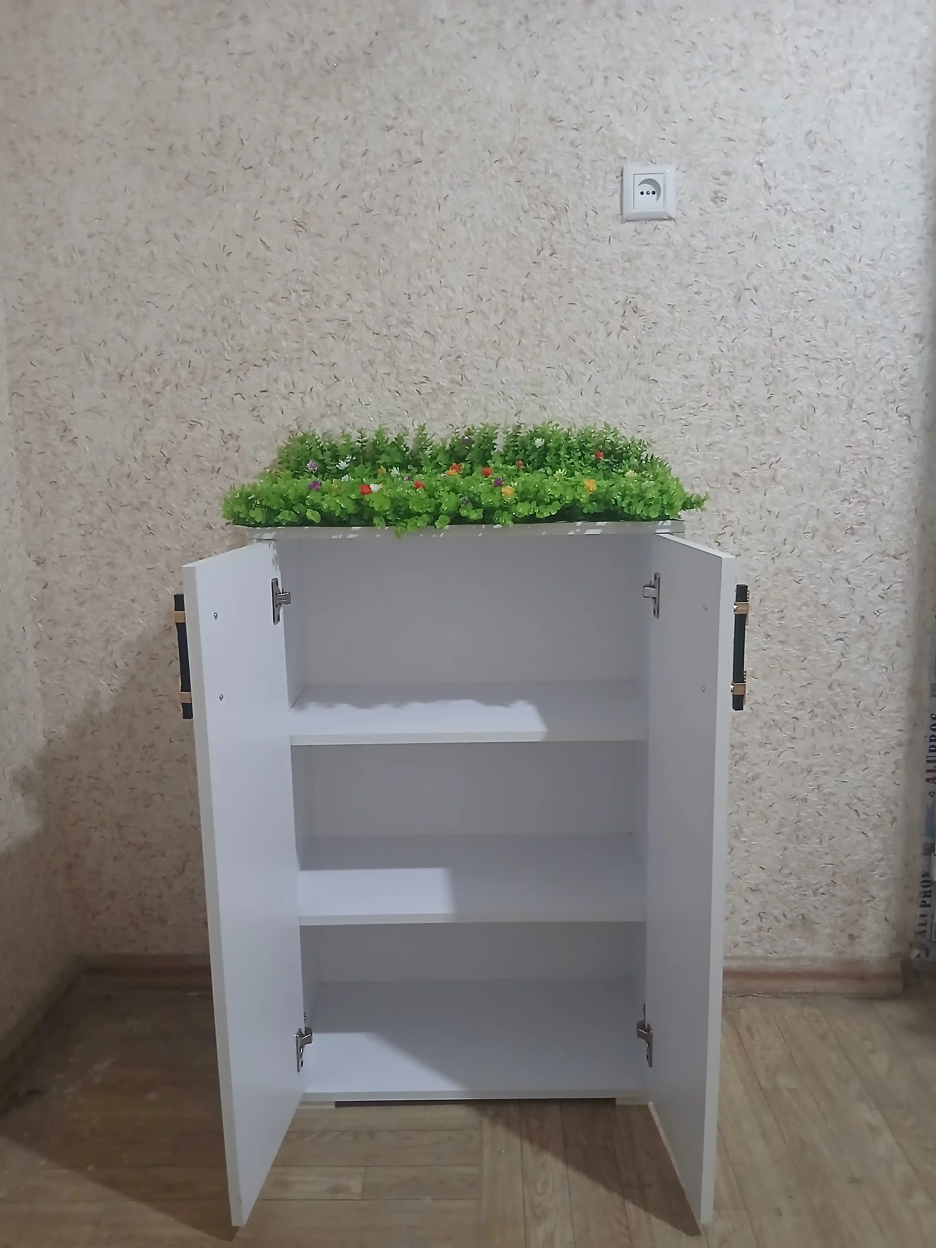 Universal tumba, yig'ilgan, 90 * 60 * 30 sm