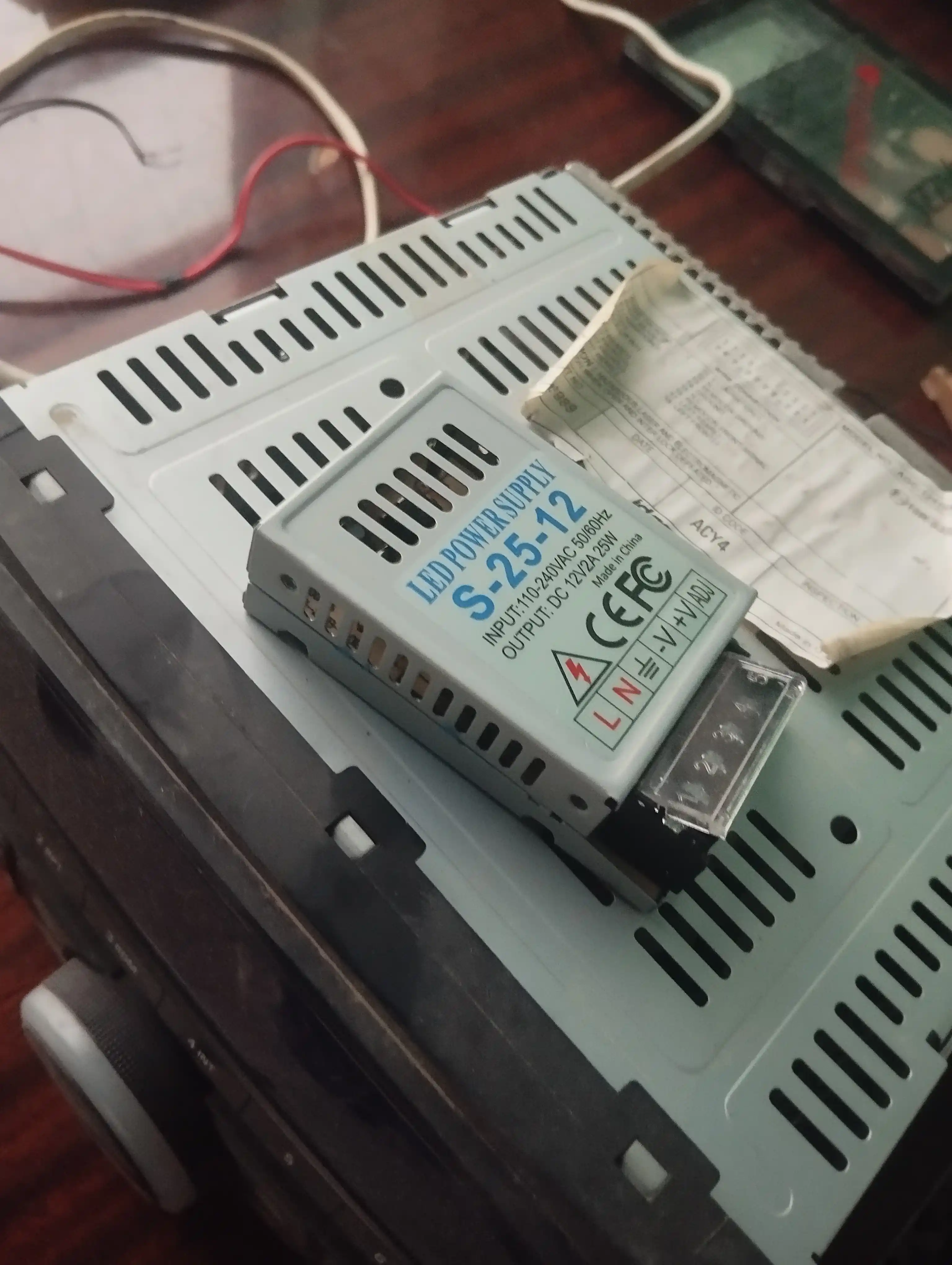 12Volt Impulsli, alyumin korpusli ta’minot manbai. Blok pitaniya 12V2A va 12V5A