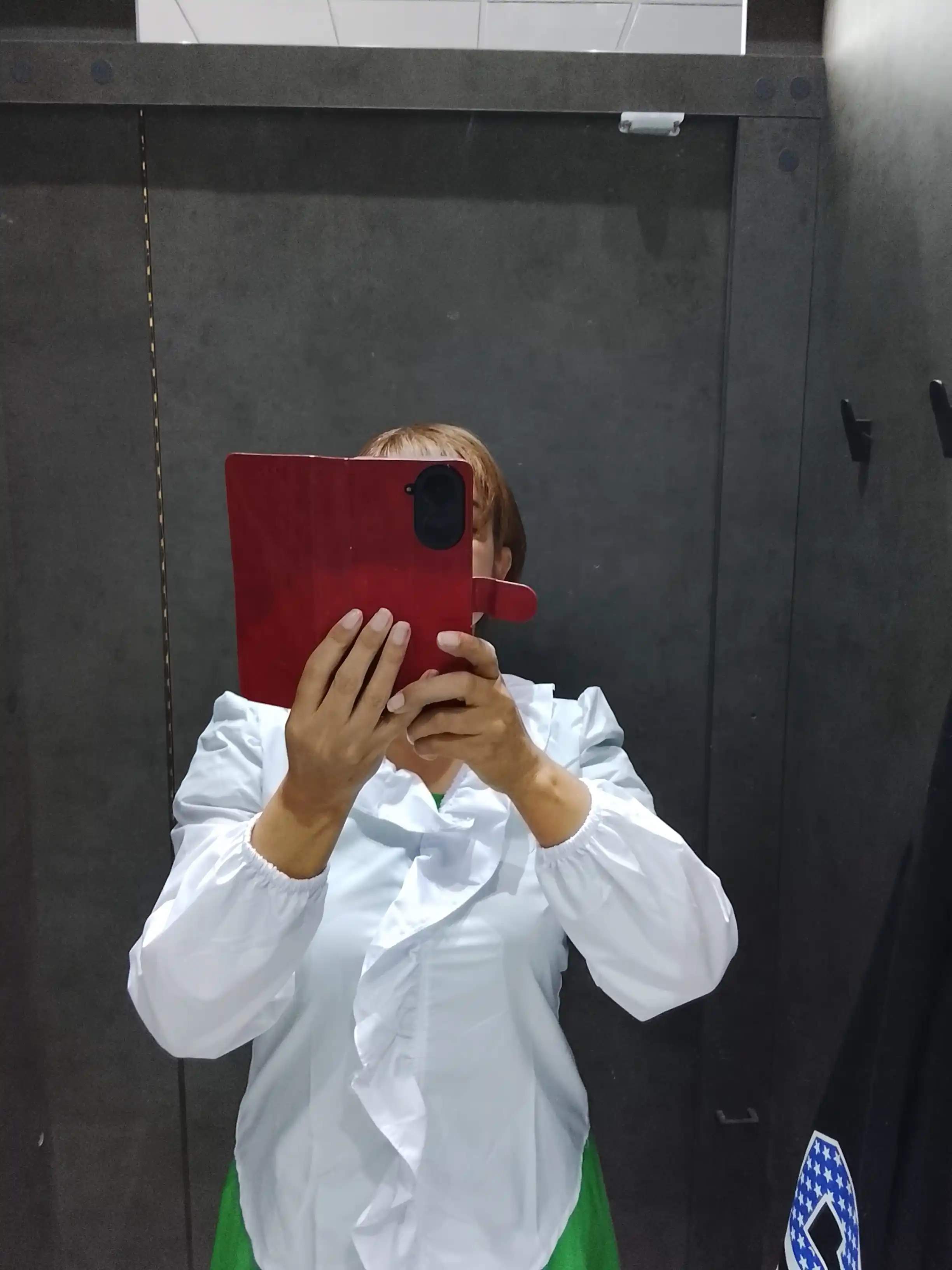 Katta o‘lchamli, ofis, maktab bluzkasi