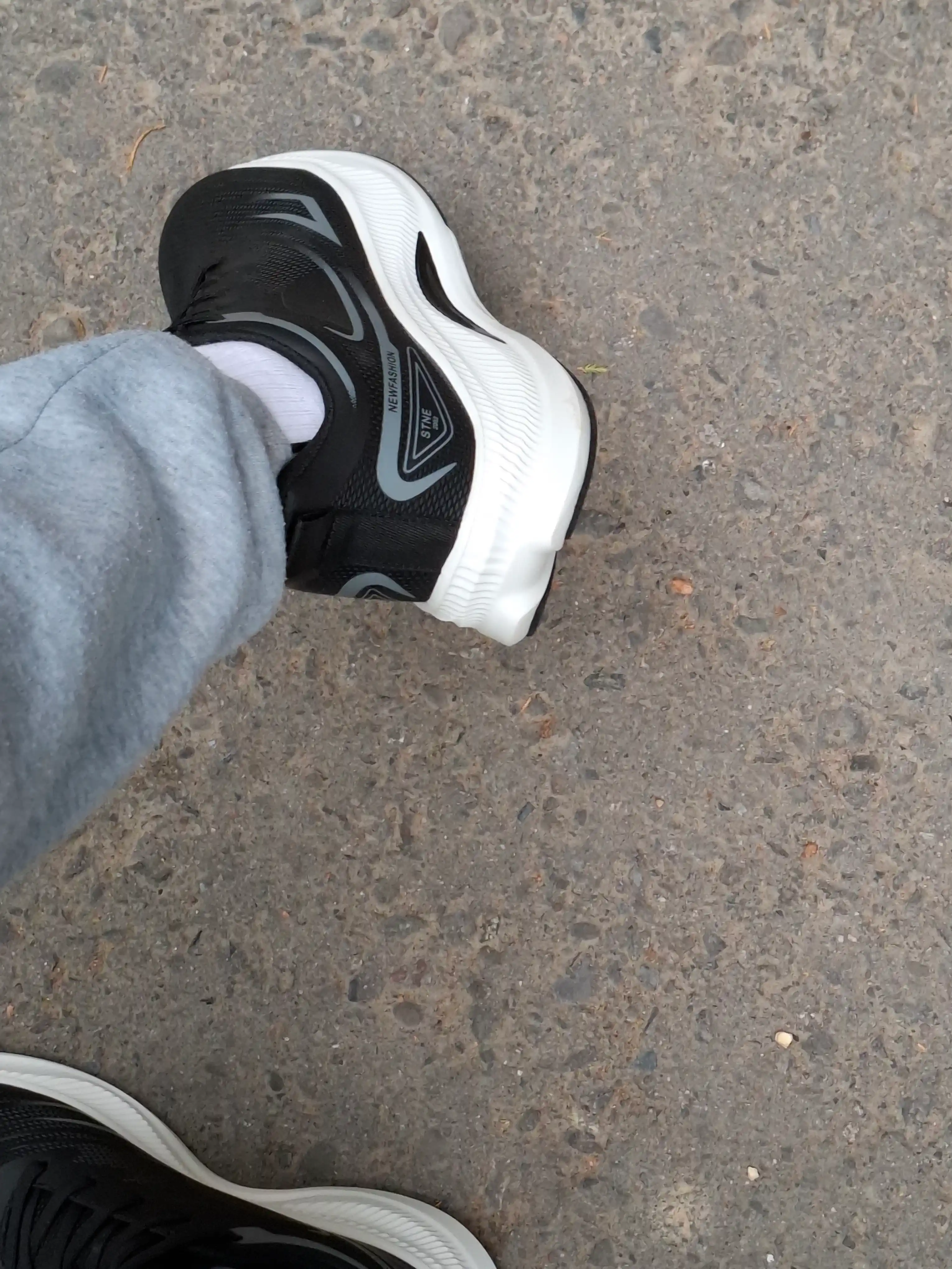 Kuzgi erkaklar krossovkasi, yengil va qulay sport oyoq kiyimi, kundalik yurish, ish uchun