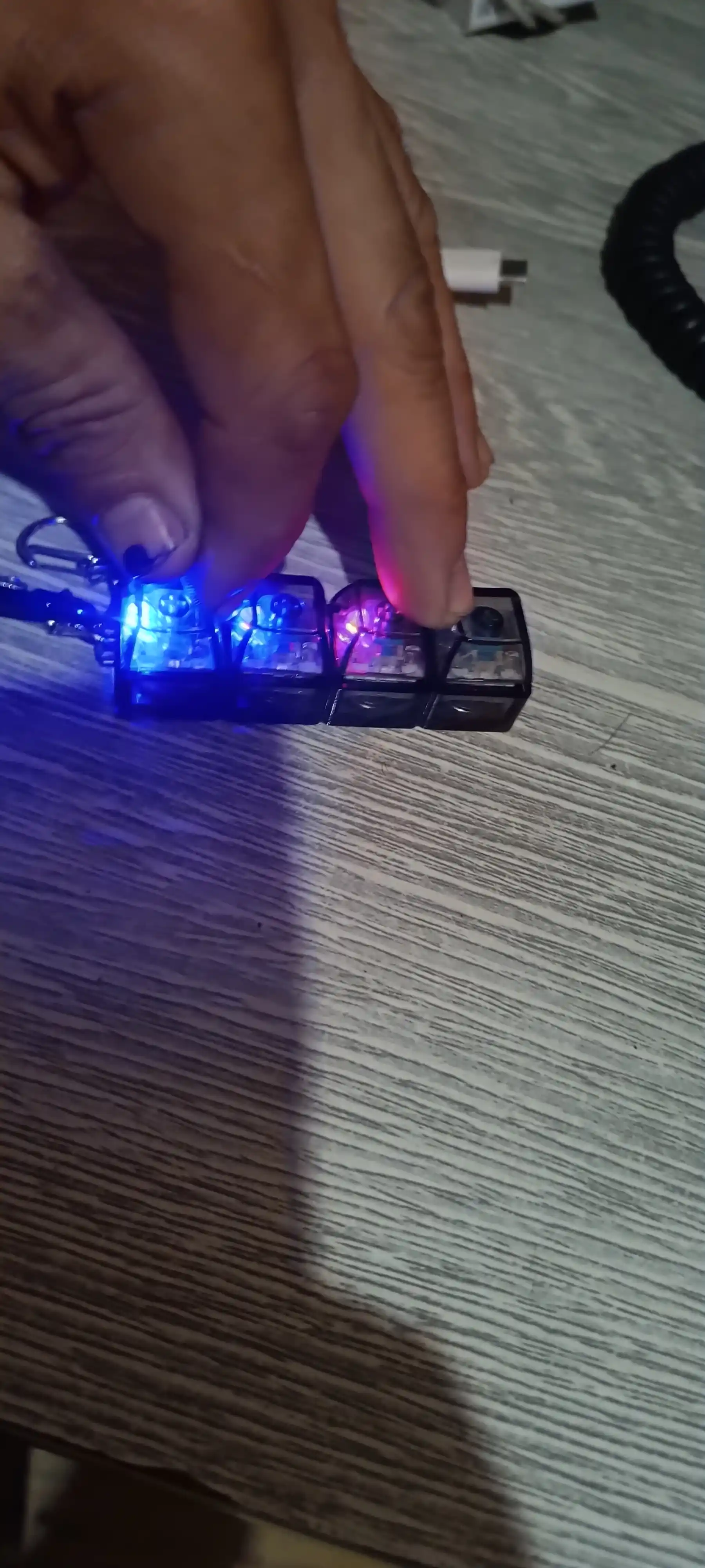 Stressga Qarshi Brelok-Klaviatura, RGB Antistress Keyboard