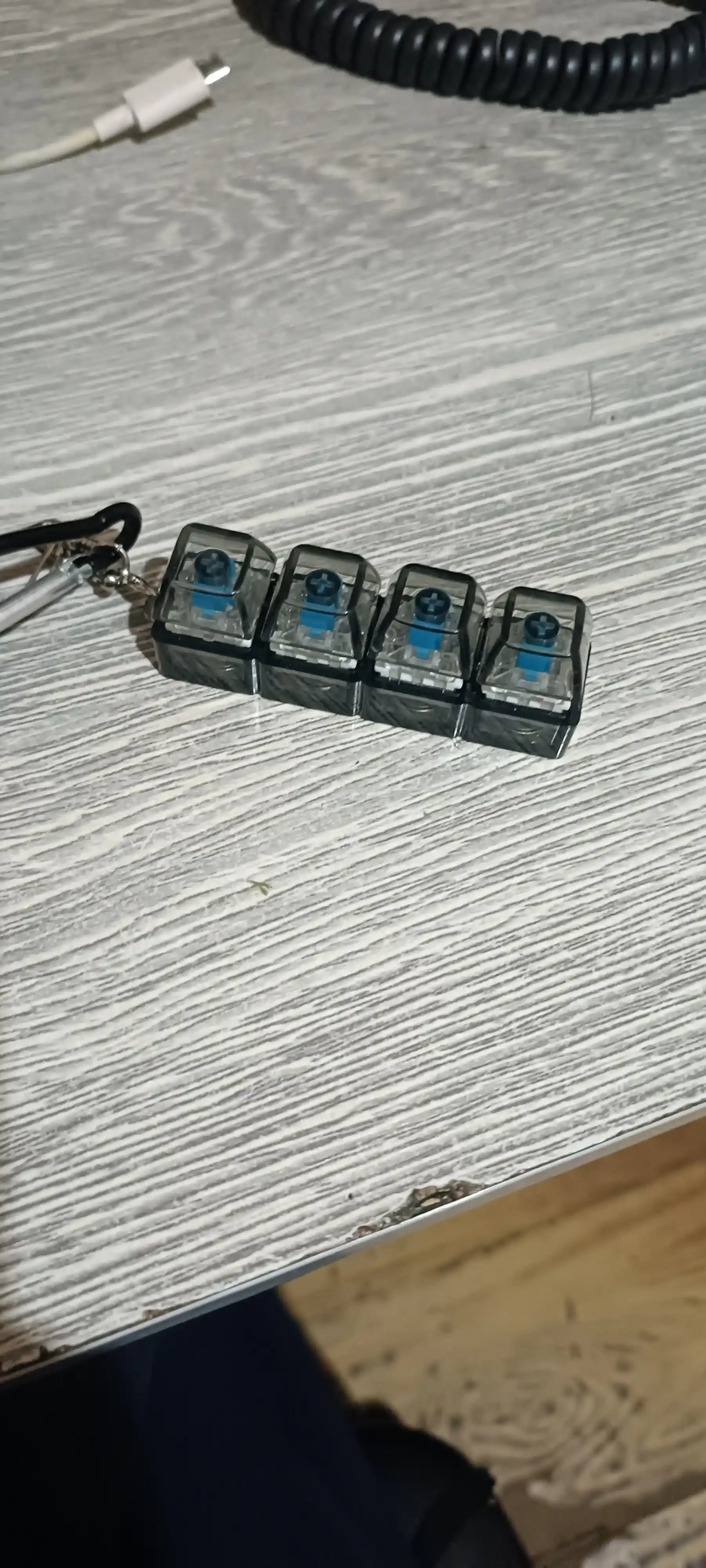 Stressga Qarshi Brelok-Klaviatura, RGB Antistress Keyboard