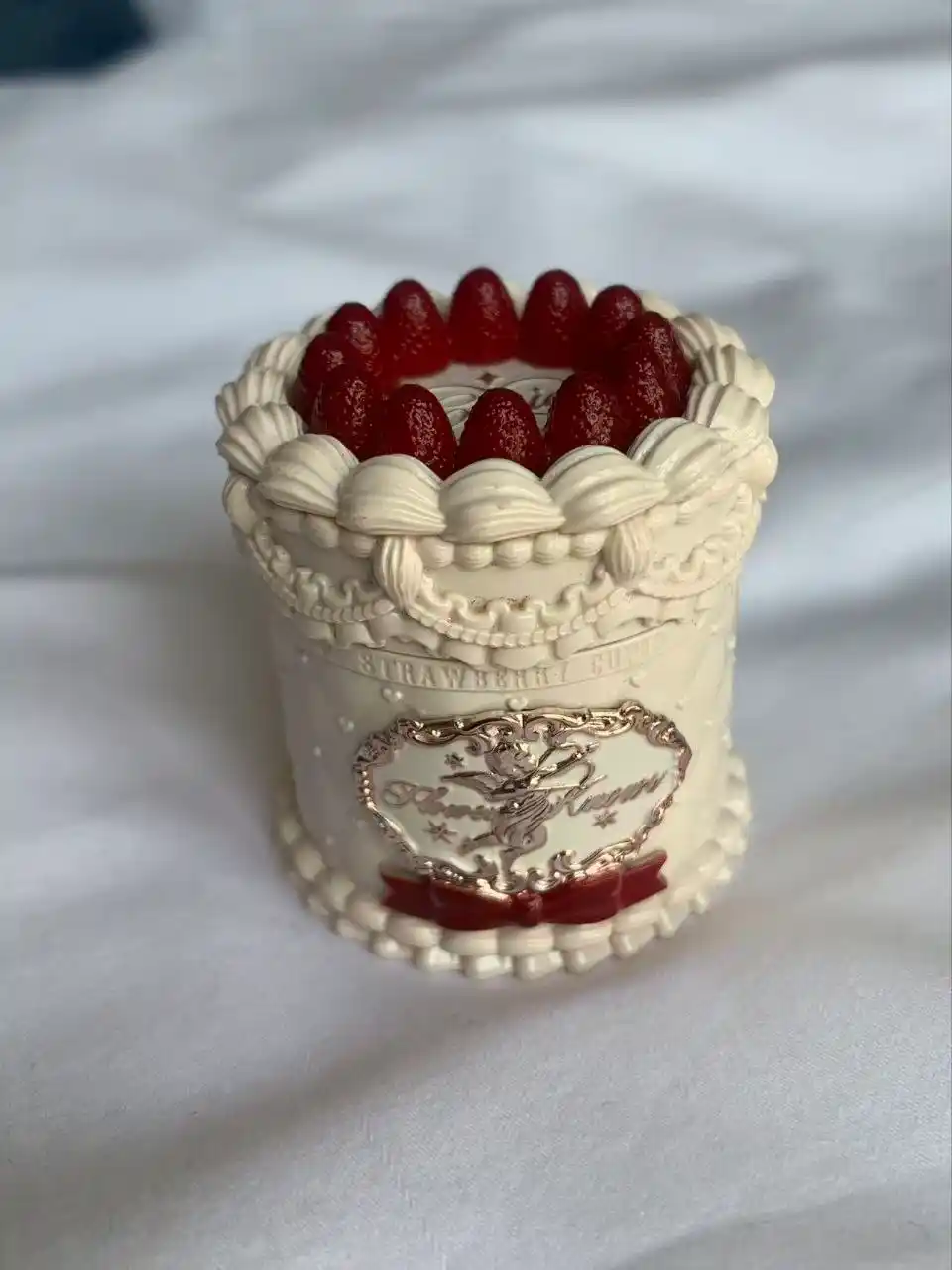Flower Knows Strawberry Cupid бальзам для губ торт увлажнение уход подарок