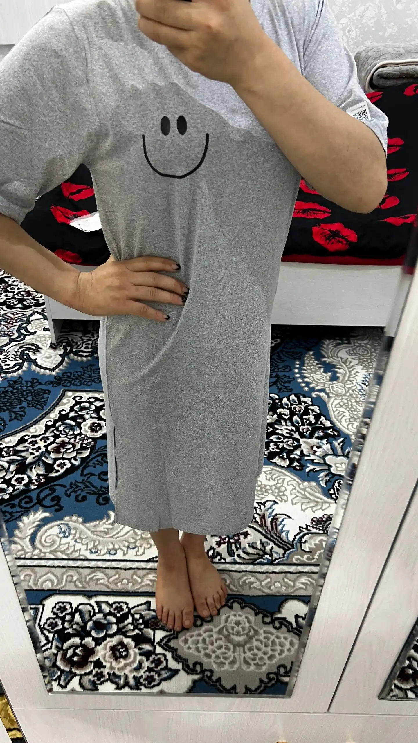 Платье-футболка женское, с принтом, белый/черный/серый, S-XL