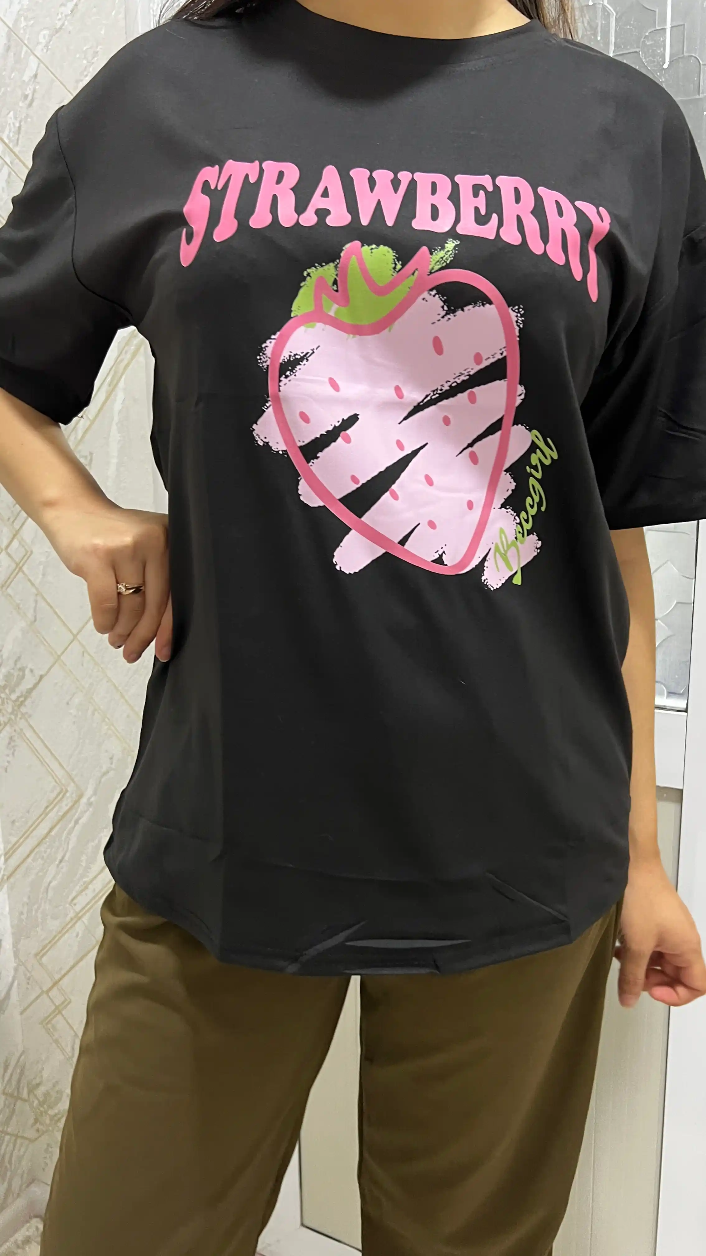 Ayollar futbolkasi, printli, keng fason, oq/pushti/qora, 9 tur, M-XL