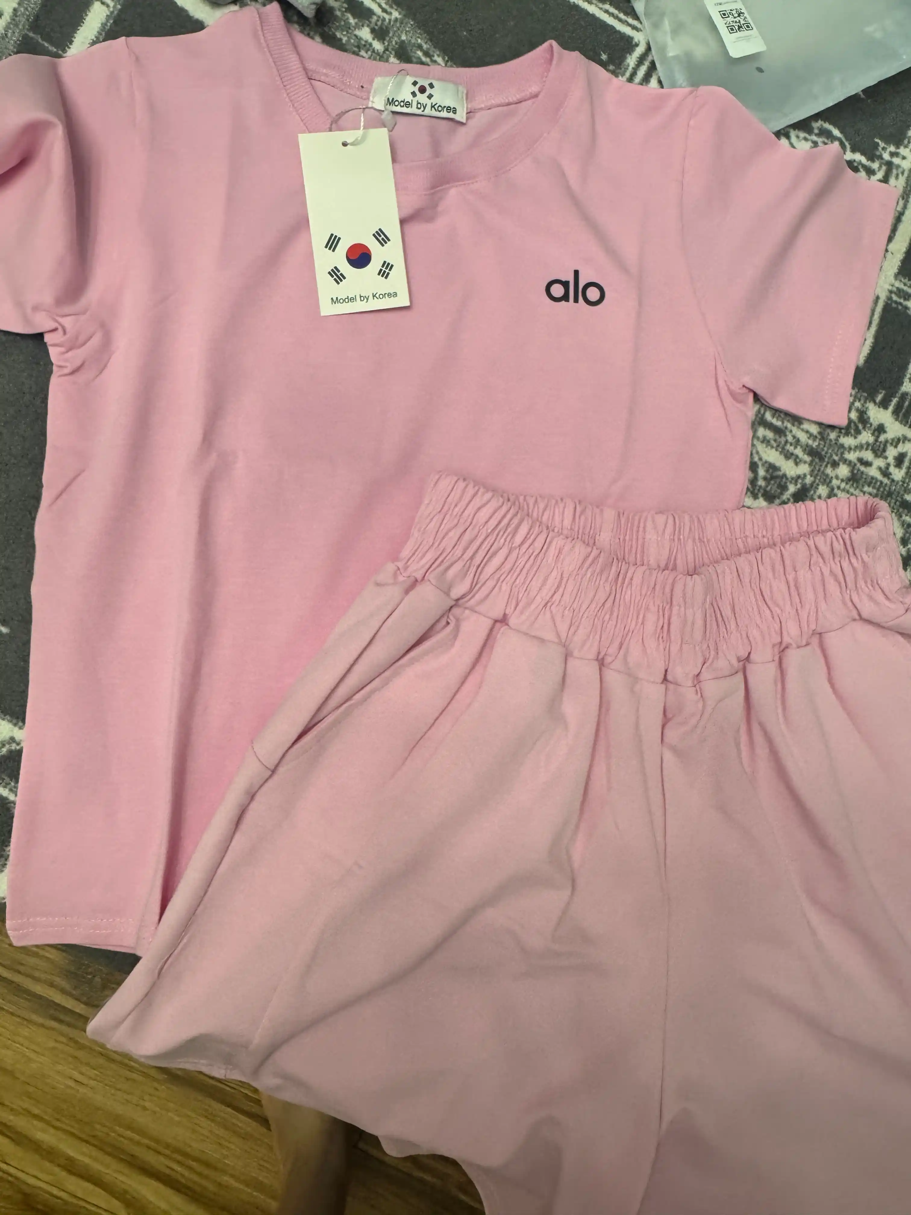 Ayollar yozgi kostyum — futbolka va shorti (paxta XB). S–XL o‘lchamga mos