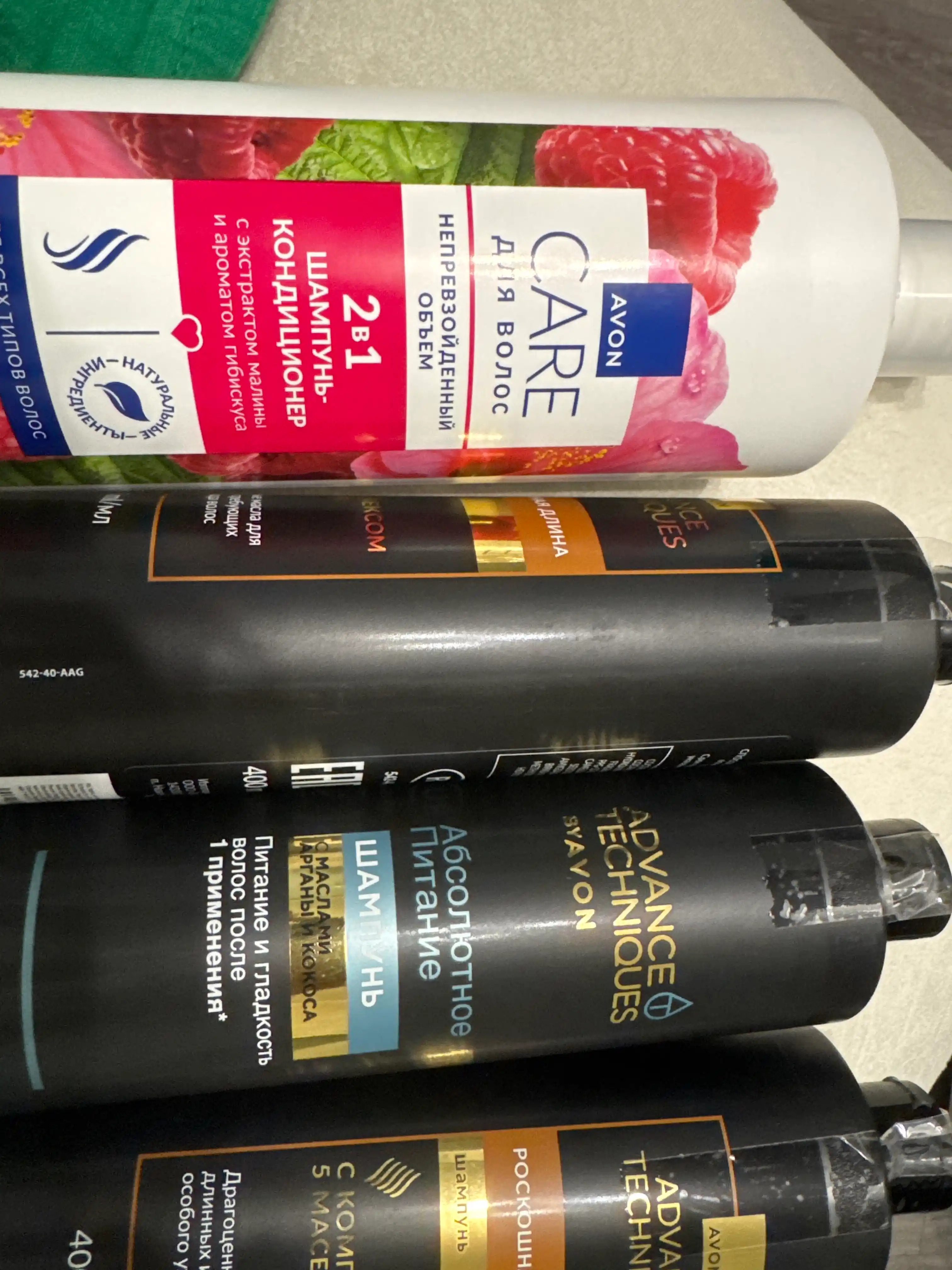Avon Care sochlar uchun shampun-konditsioner, tengsiz hajm 2 tasi 1 da, 700 ml