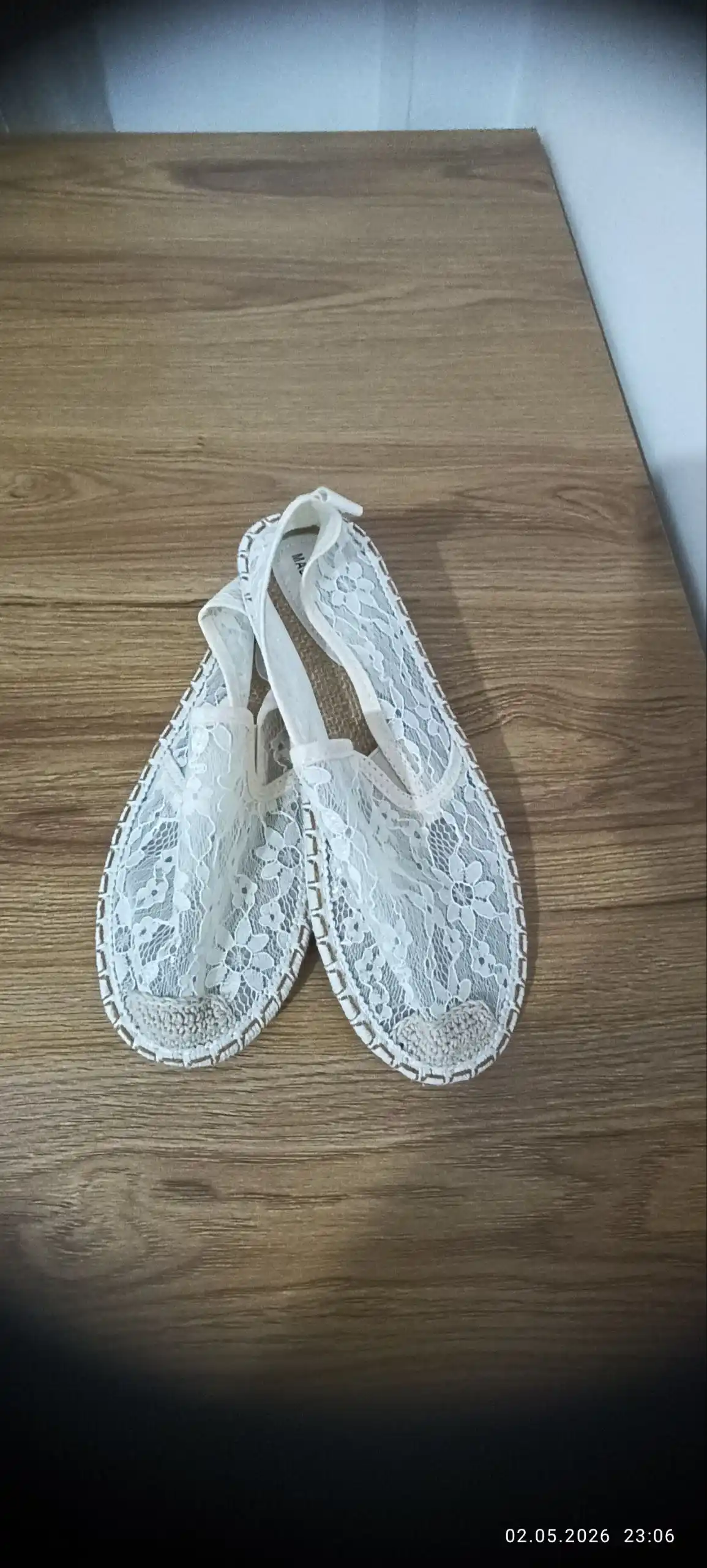 Ayollar uchun, yozgi baletkalar, to‘rli dizaynda, yengil va qulay