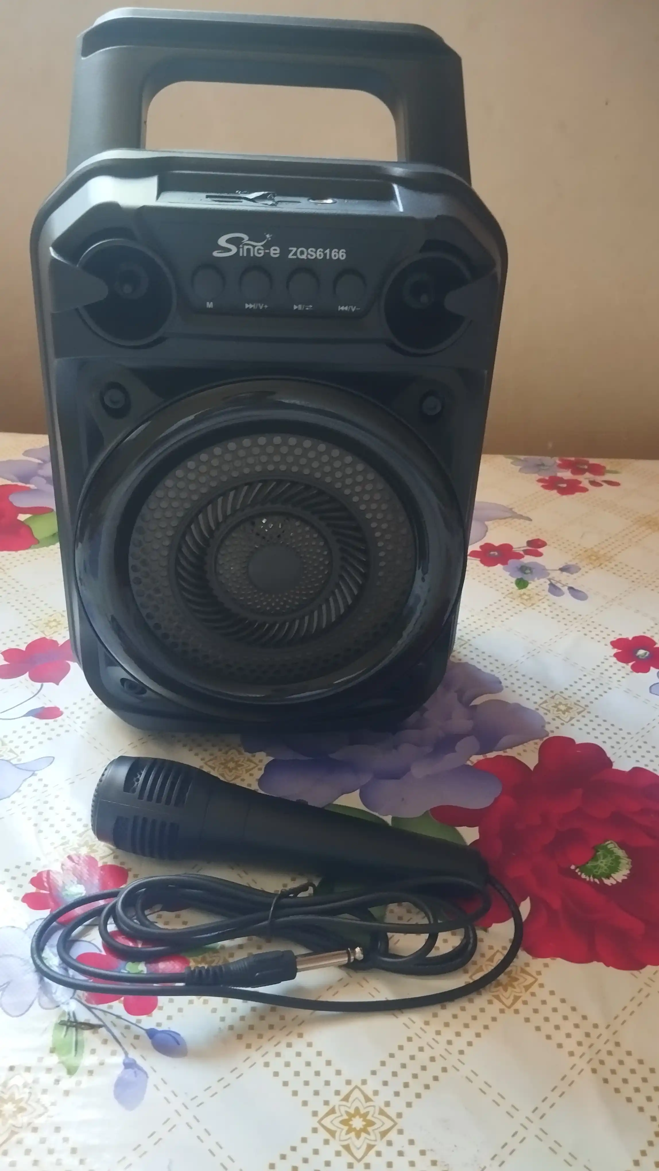 Караоке колонка Bluetooth ZQS6166 с RGB подсветкой и микрофоном