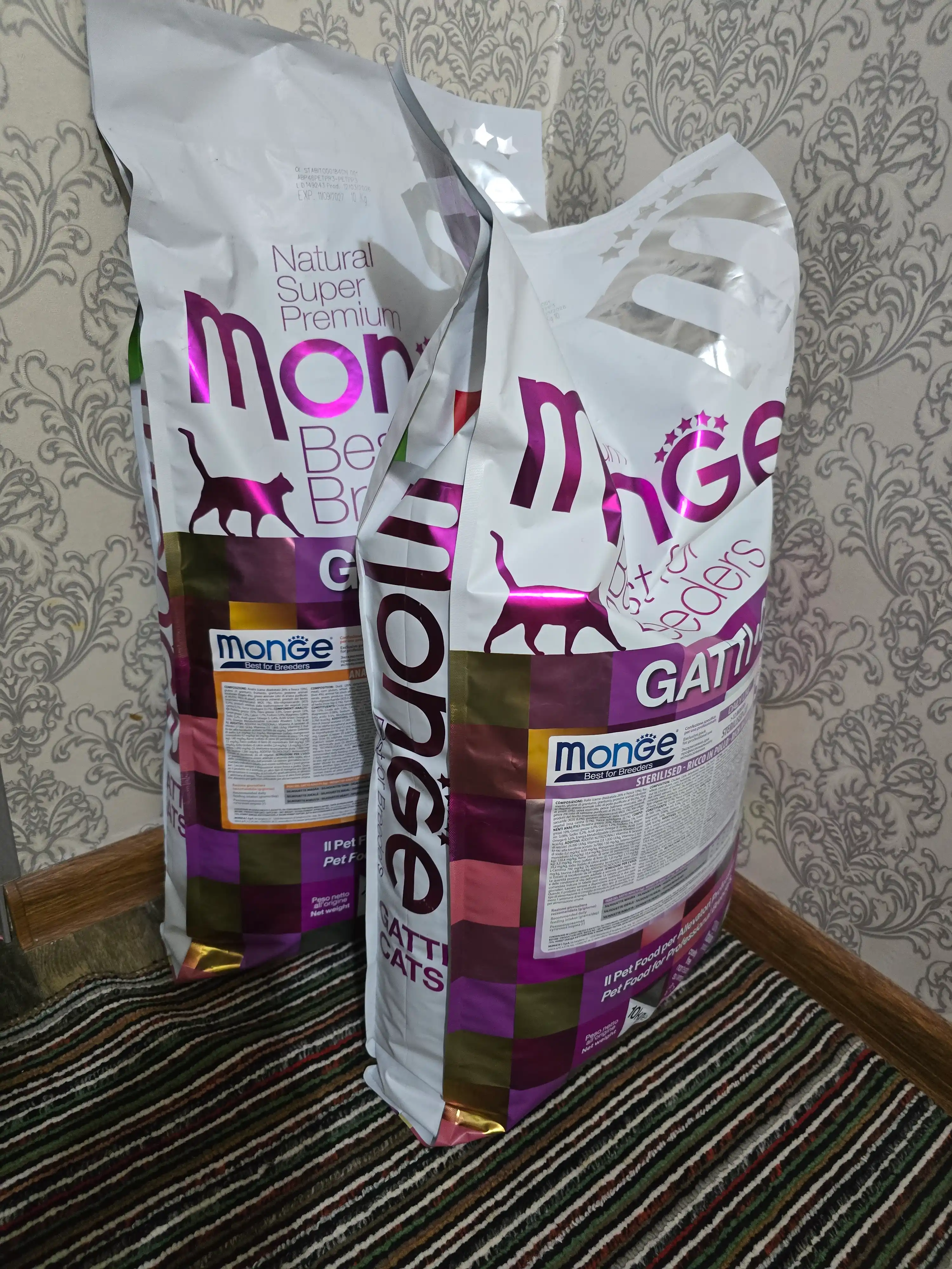 MONGE CAT Sterilized для стерилизованных и кастрированных кошек с мясом курицы, 10 кг