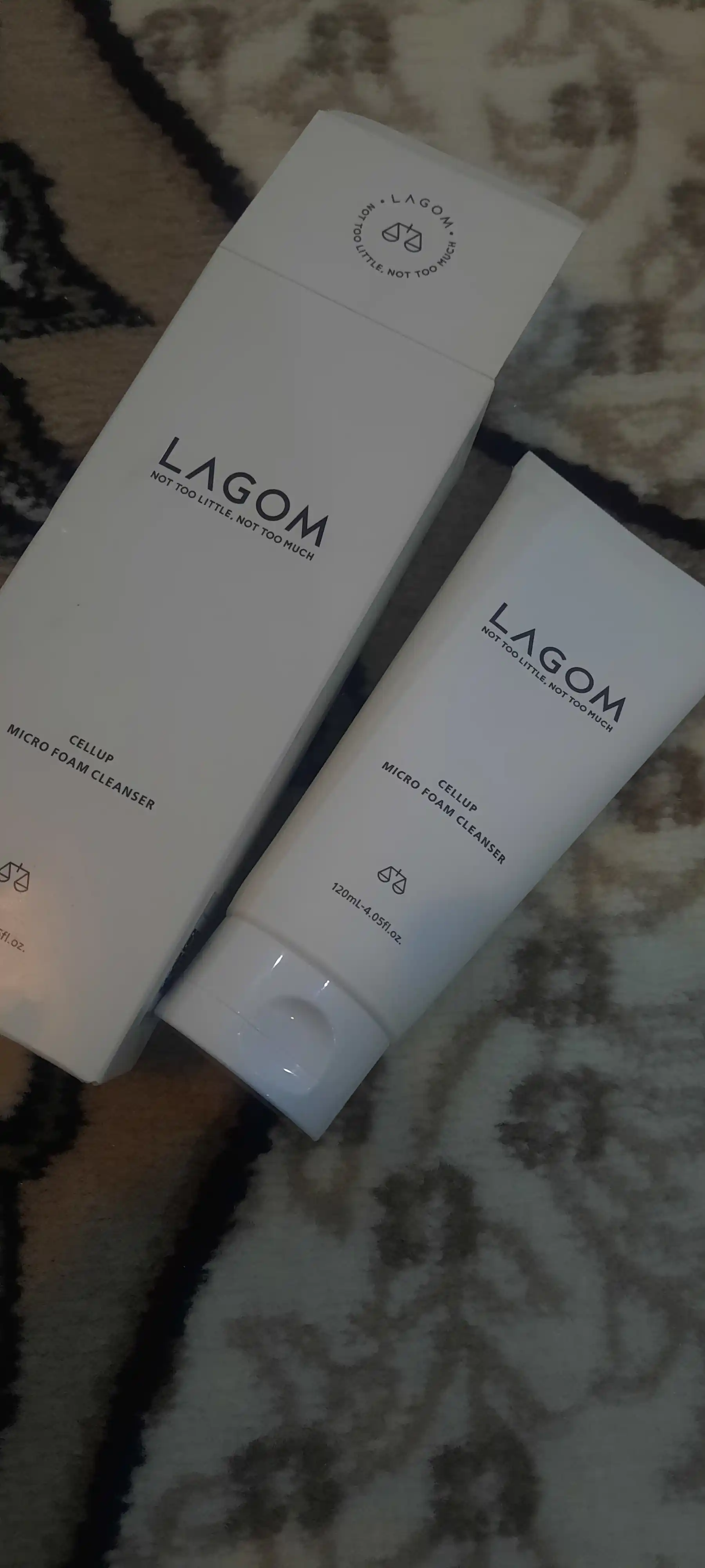 Normal, yog'li, ta'sirchan yuzlarga yuz yuvish ko'pigi, Lagom Cellup Micro Foam Cleanser