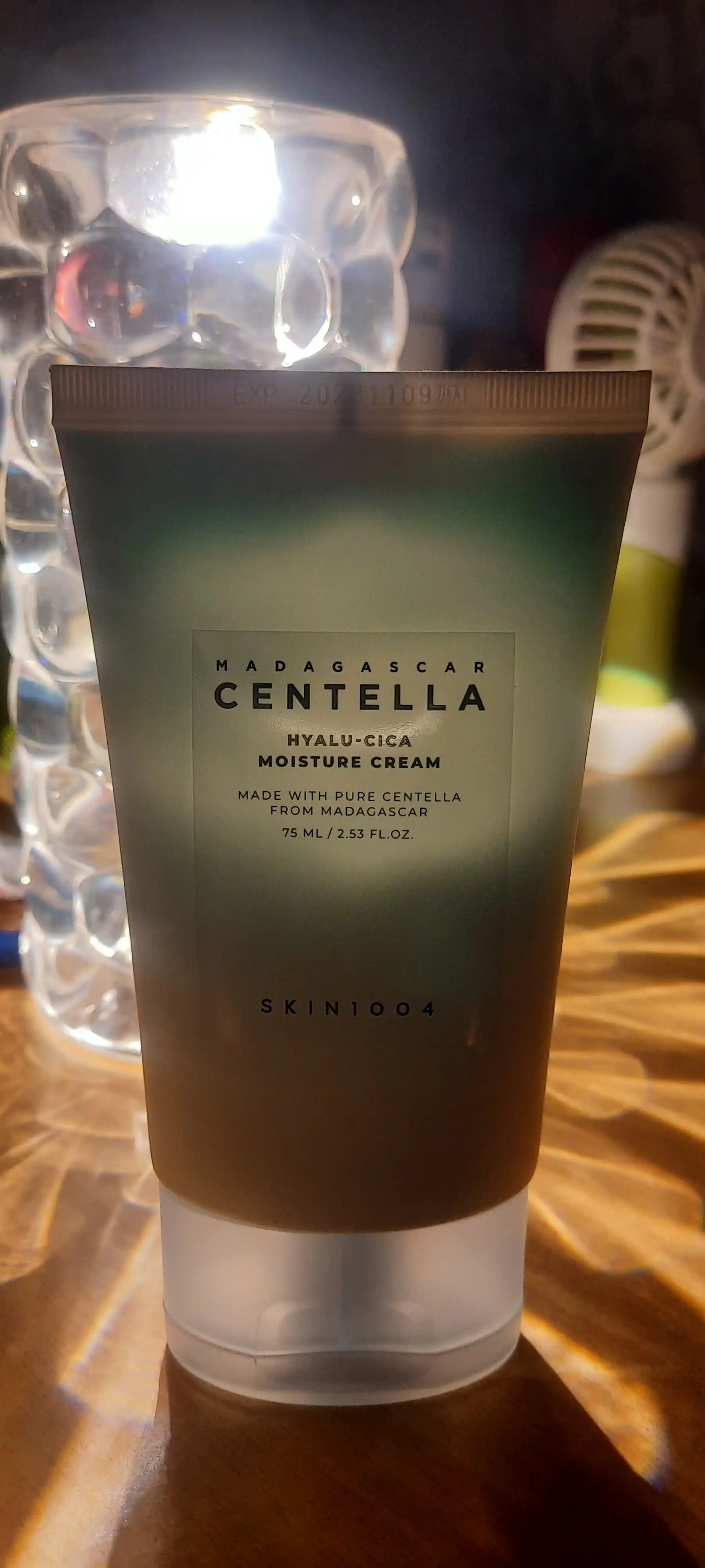 Tinchlantiruvchi tasirga ega namlantiruvchi krem SKIN1004 Centella kremi, 75 ml