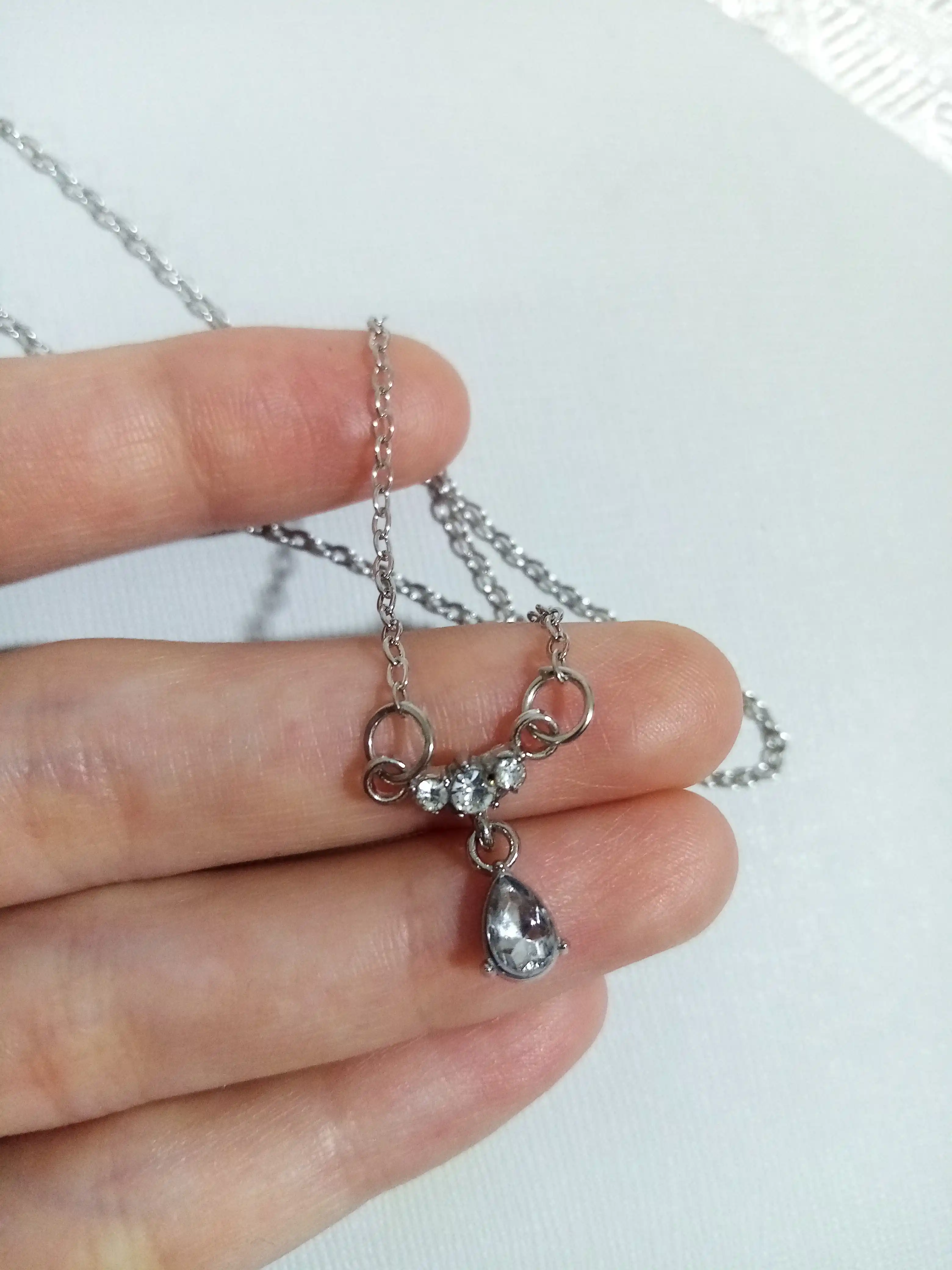 Ayollar uchun nafis ishlangan o'zgacha zanjir, bo'yin zanjiri