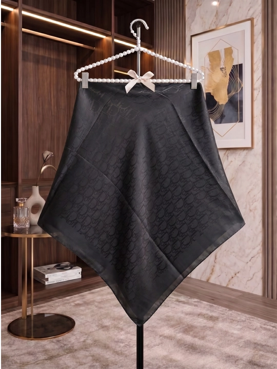 Ro‘mol ayollar uchun, hijob 100×100, Dior brendidan