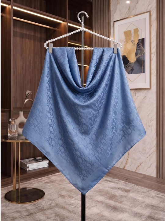 Ro‘mol ayollar uchun, hijob 100×100, Dior brendidan
