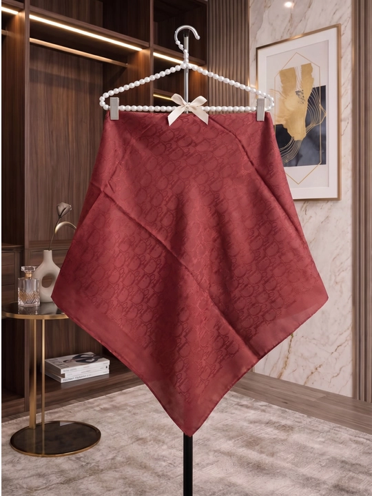 Ro‘mol ayollar uchun, hijob 100×100, Dior brendidan