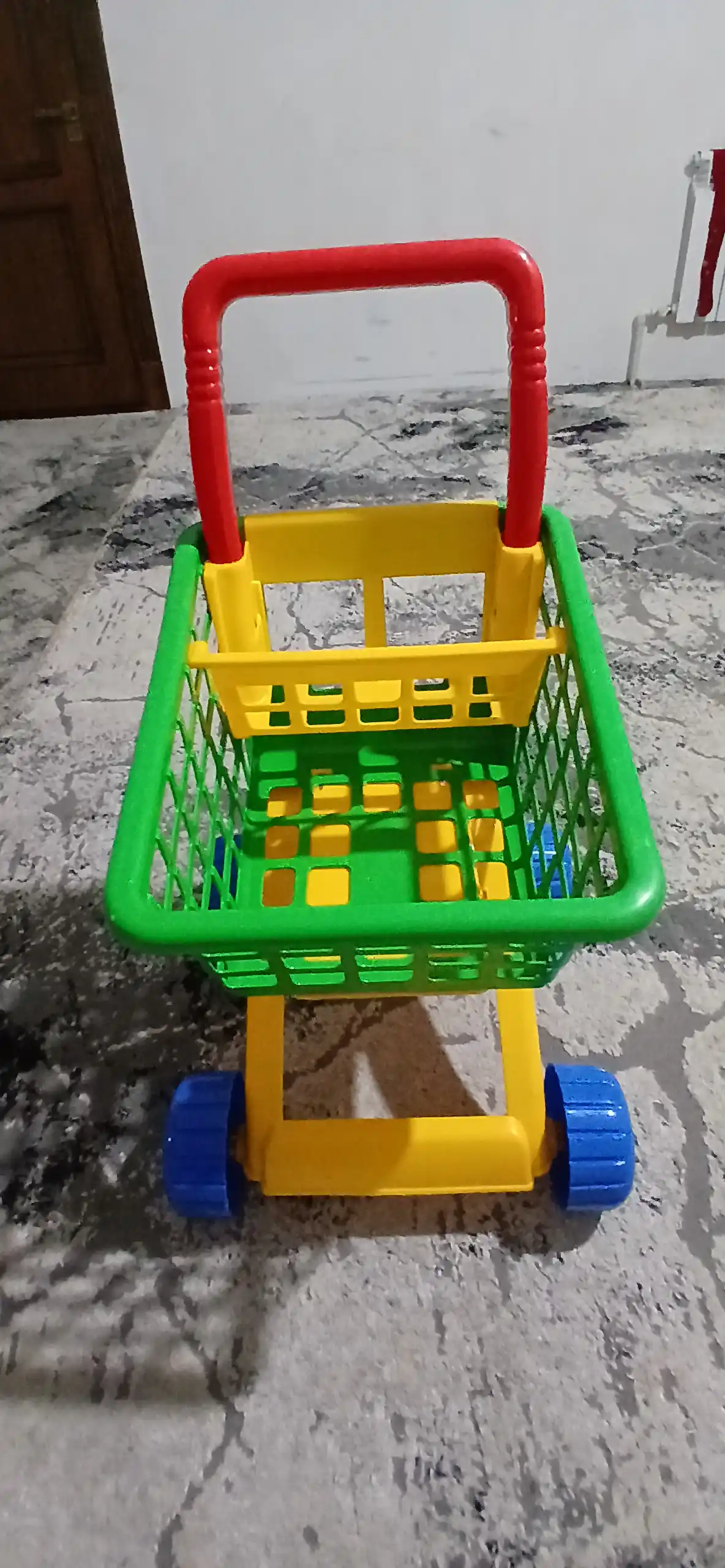 Bolalar uchun plastik o‘yinchoq aravacha 1-3 yosh