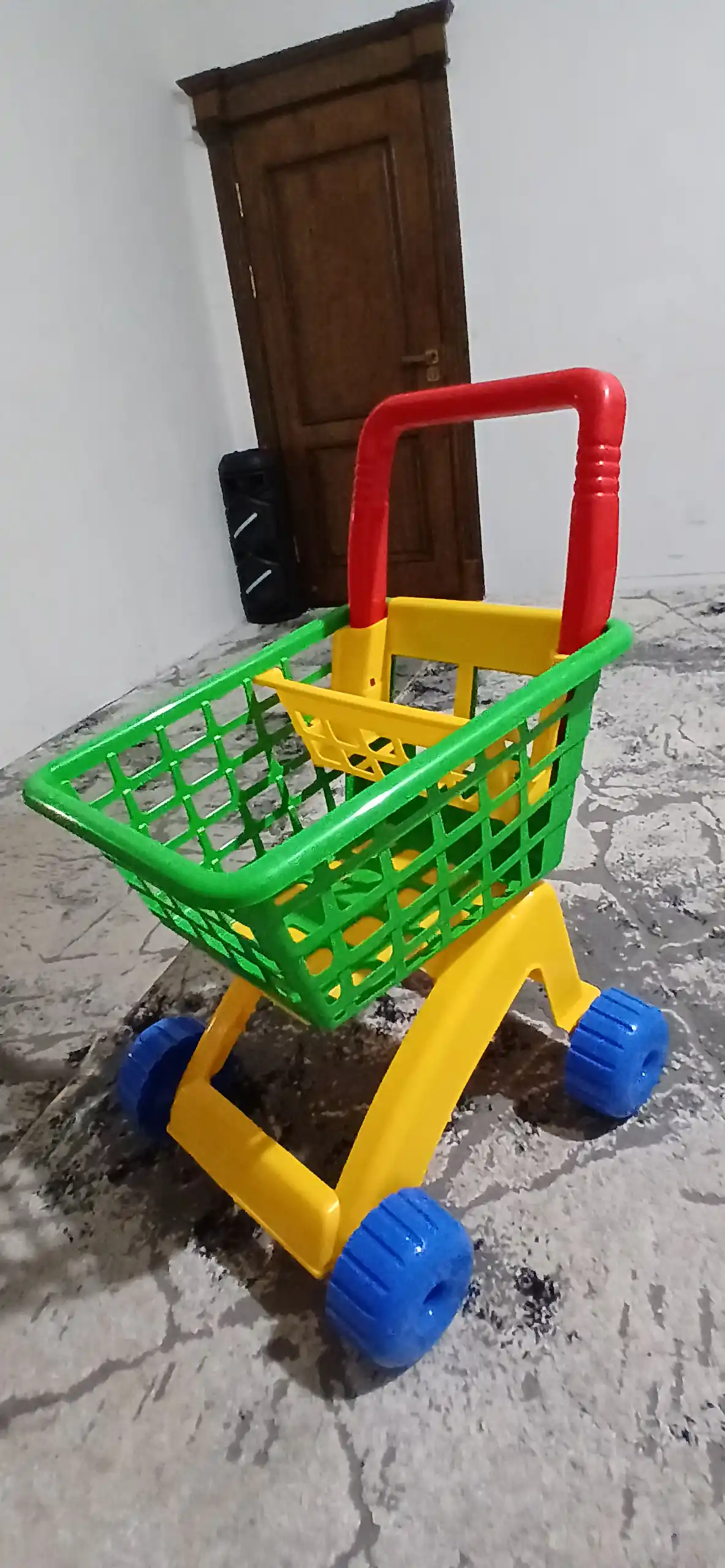 Bolalar uchun plastik o‘yinchoq aravacha 1-3 yosh