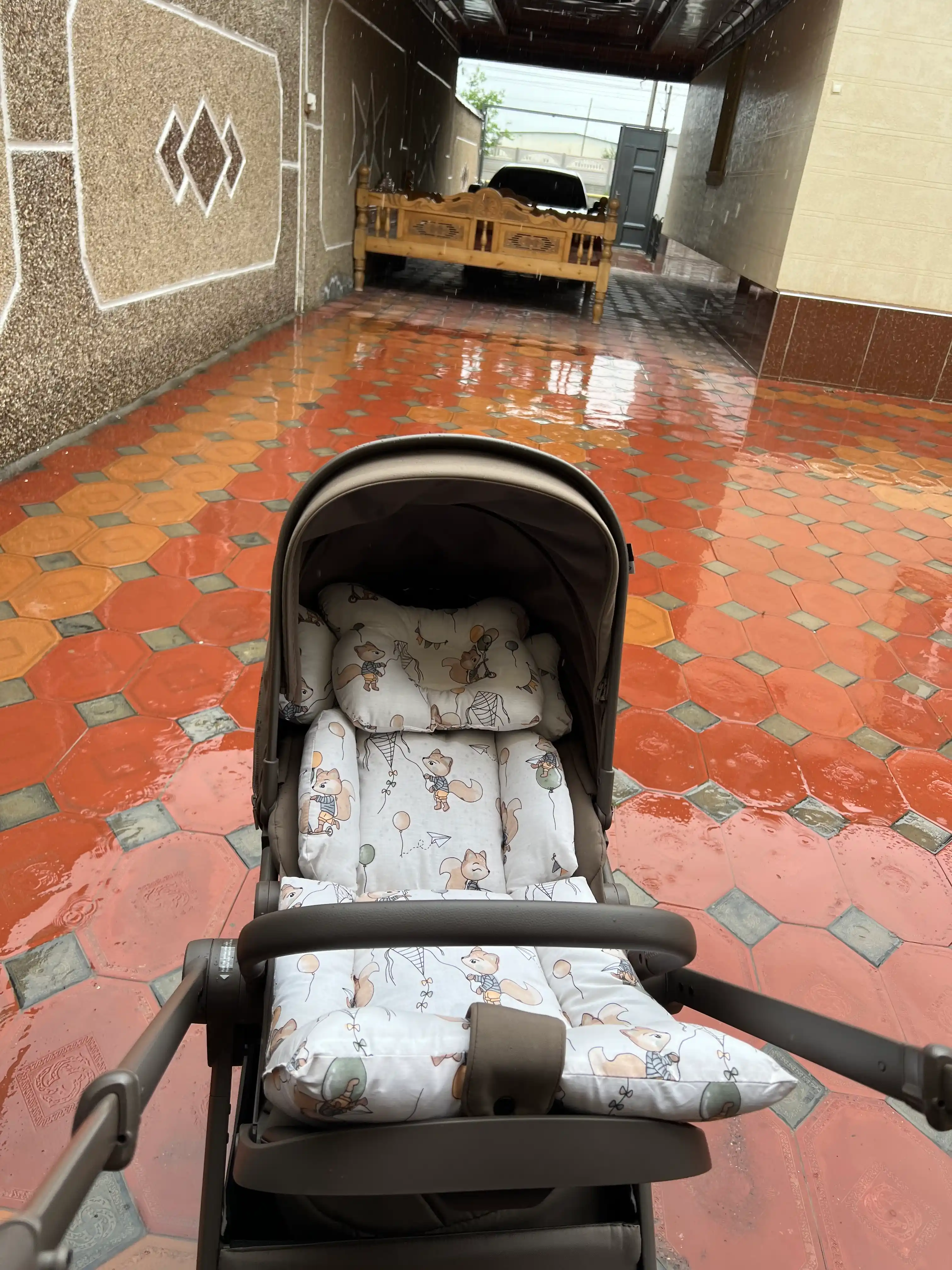 Универсальный комплект из мягкого матрасика и ортопедической подушки для детской коляски