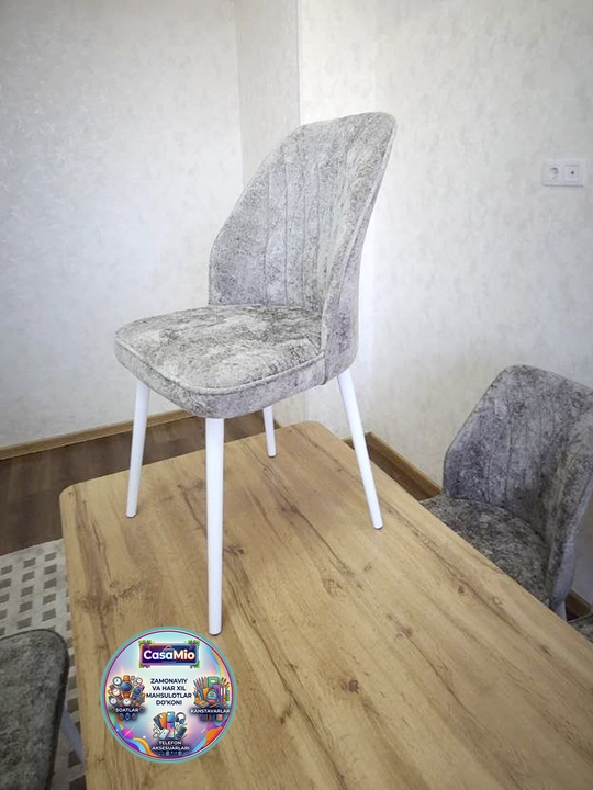 Zamonaviy marmar stol + och sariq, ko‘k va binafsha rangli 6 ta stul to‘plami