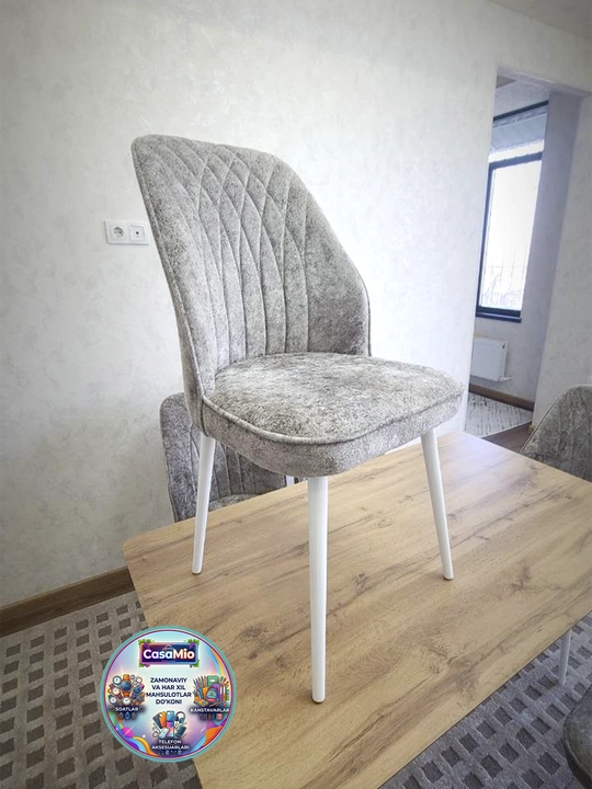 Zamonaviy marmar stol + och sariq, ko‘k va binafsha rangli 6 ta stul to‘plami