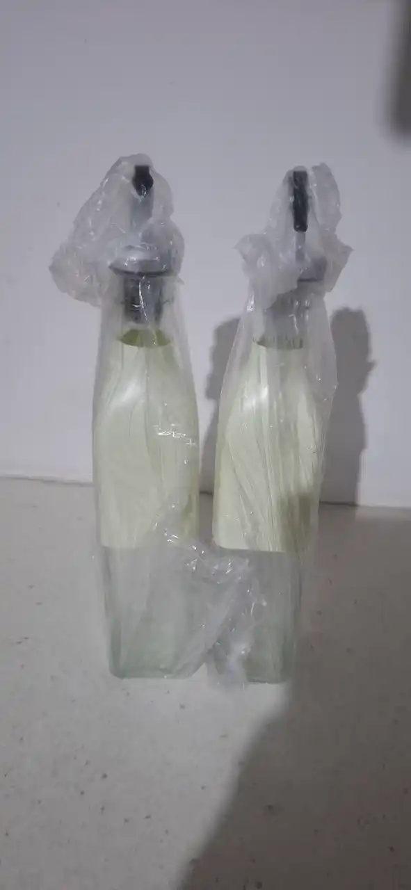 Soya sousi, sirka, yog‘ va boshqa suyuqliklar uchun shisha va sopol idishlar