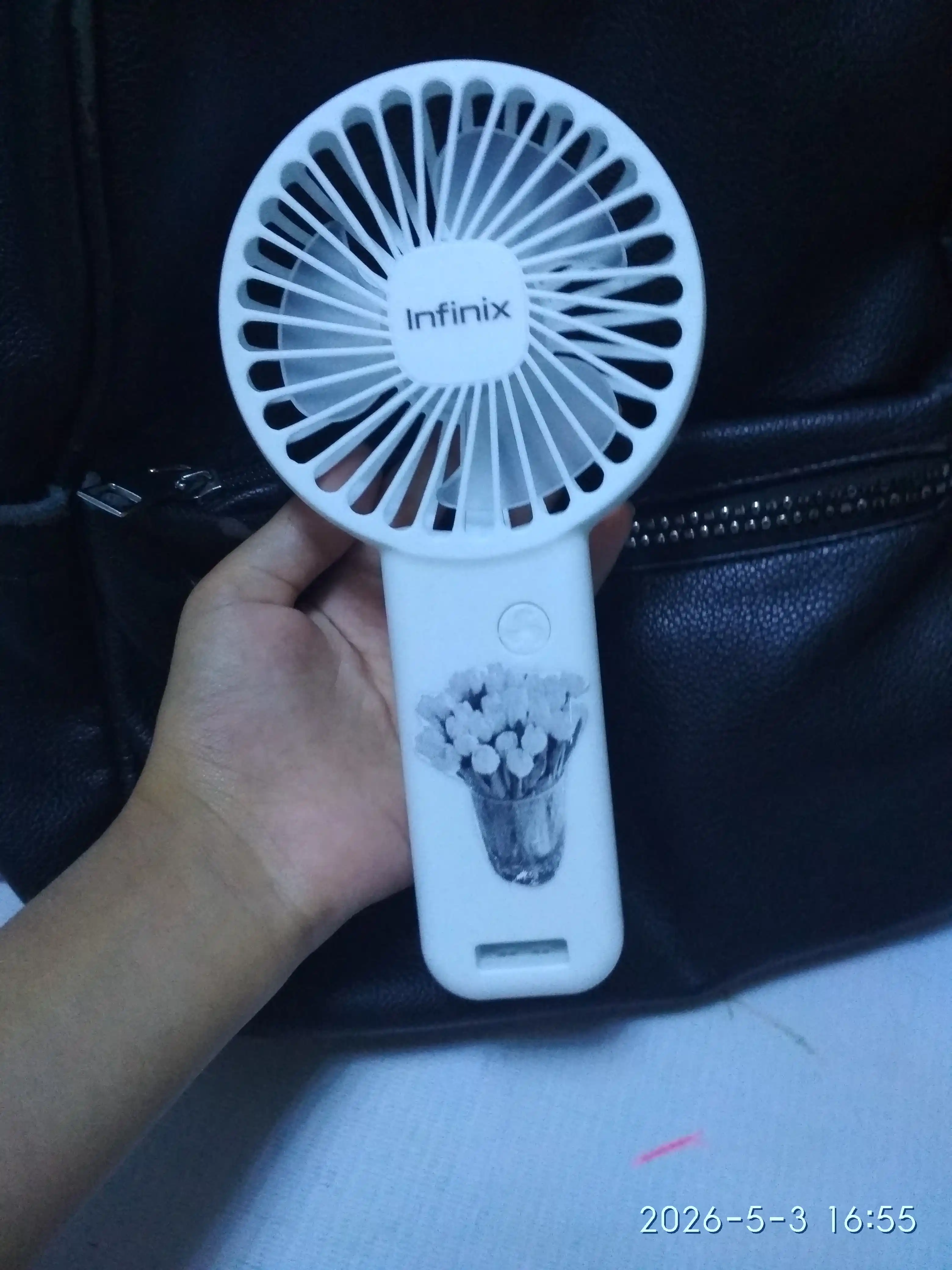 Universal mini ventilyator — qo‘l va stol uchun qulay USB portativ model