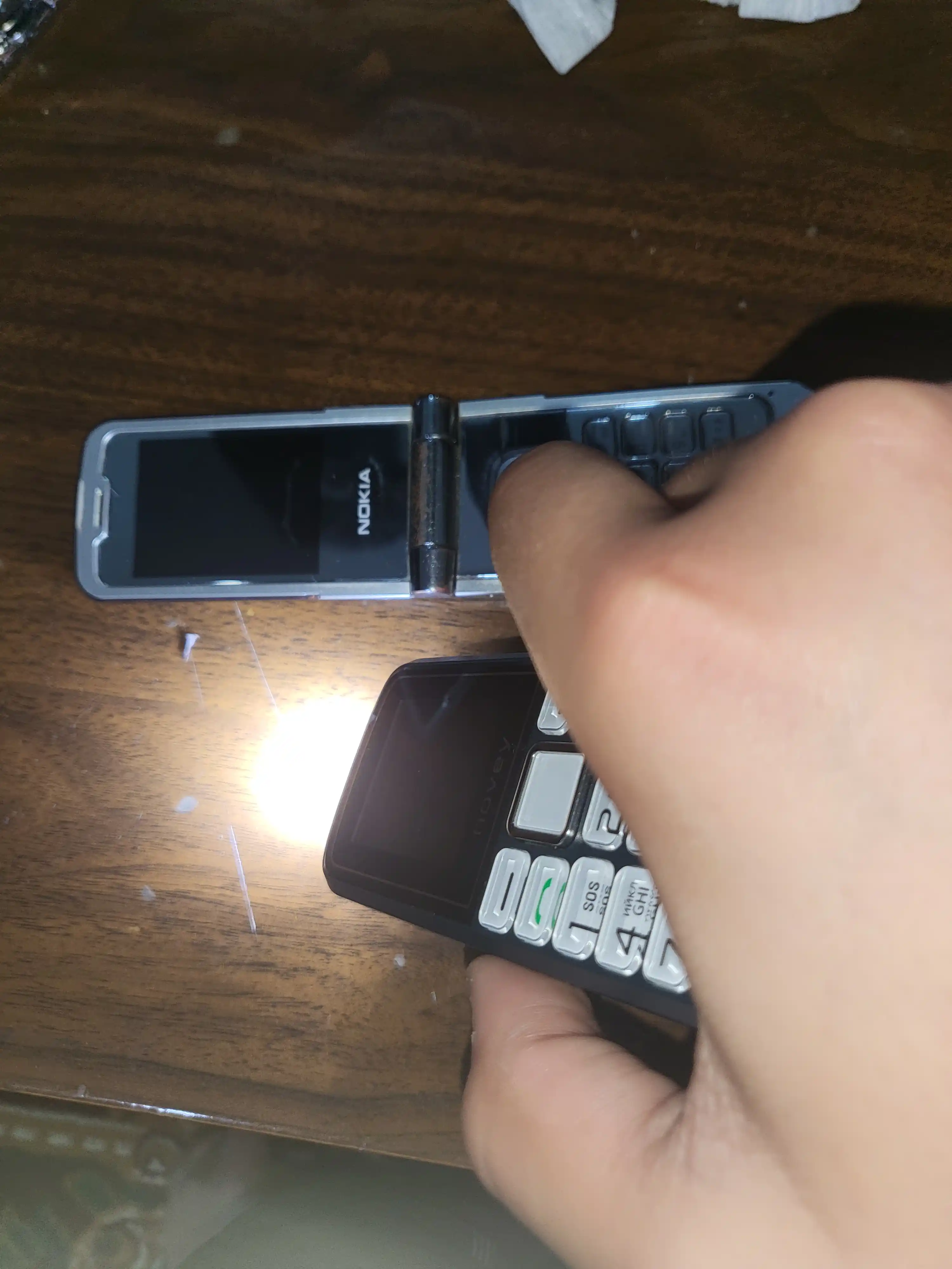 Novey 106 knopkali telefon, kamerasiz, 1 SIM, 4 rang
