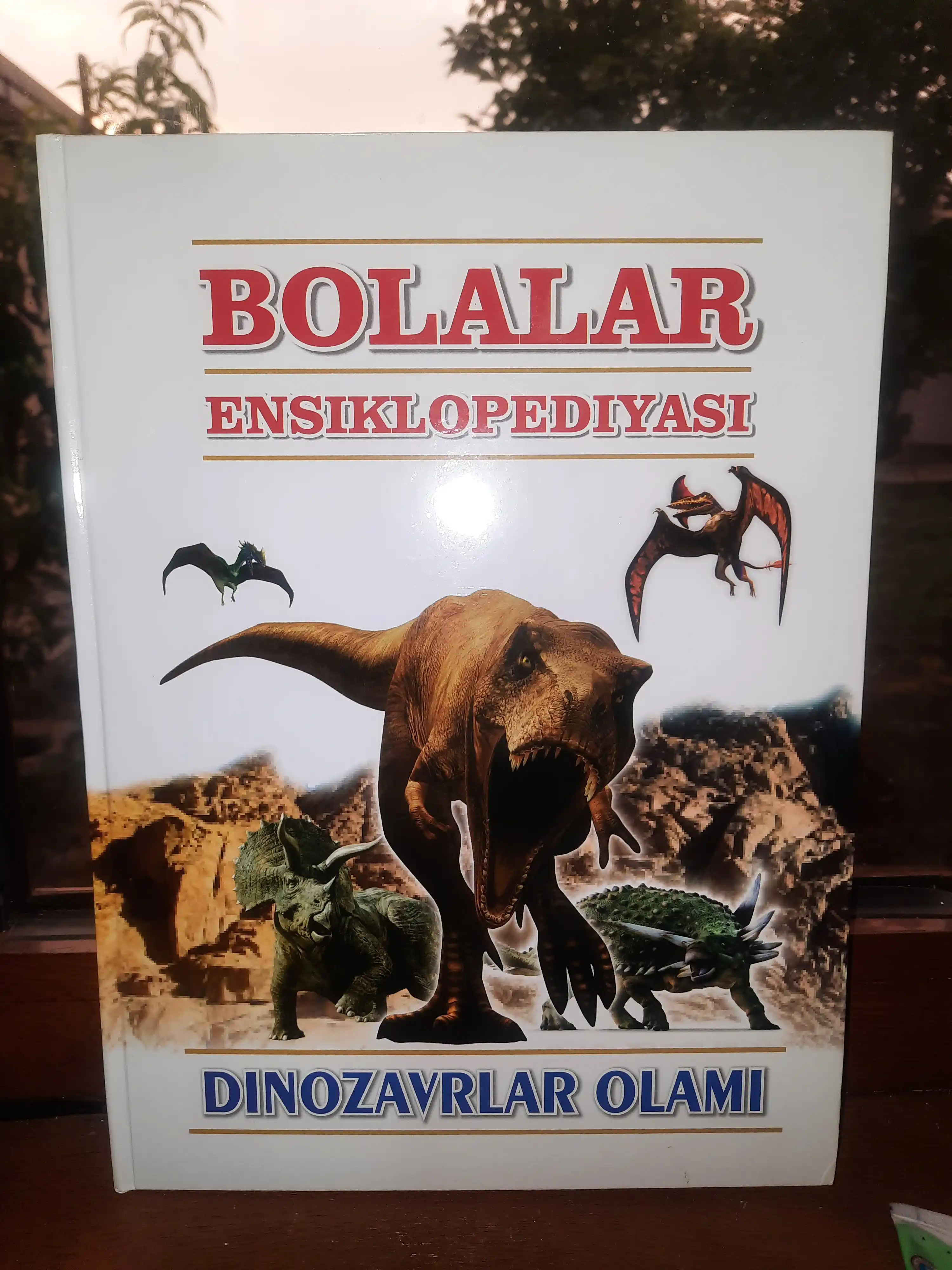 Bolalar ensiklopediyasi: Dinazavrlar olami | Rangli rasmli ta’limiy kitob