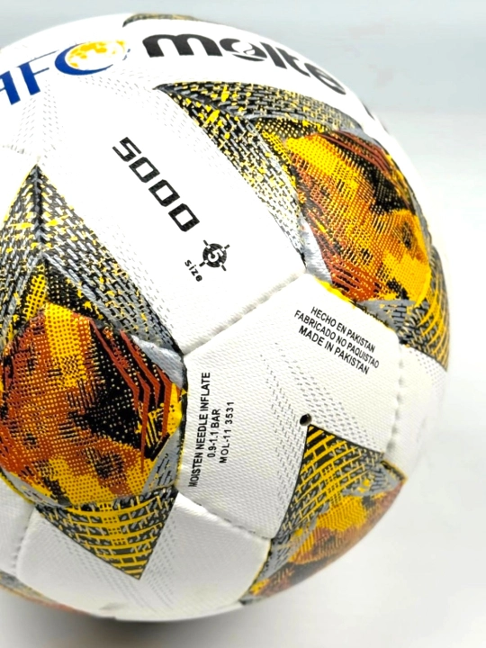 Futbol to‘pi Material: sun’iy teri Qo‘llanishi: mashg‘ulot va o‘yin  Pokiston