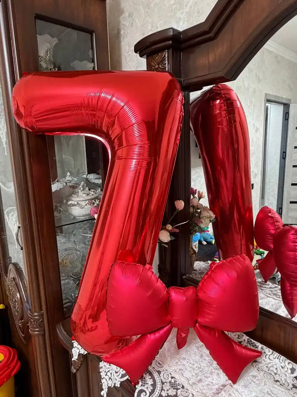 Katta havo shar raqam, qizil rangda qizlar uchun, folgali shar bantik bilan, bayram uchun