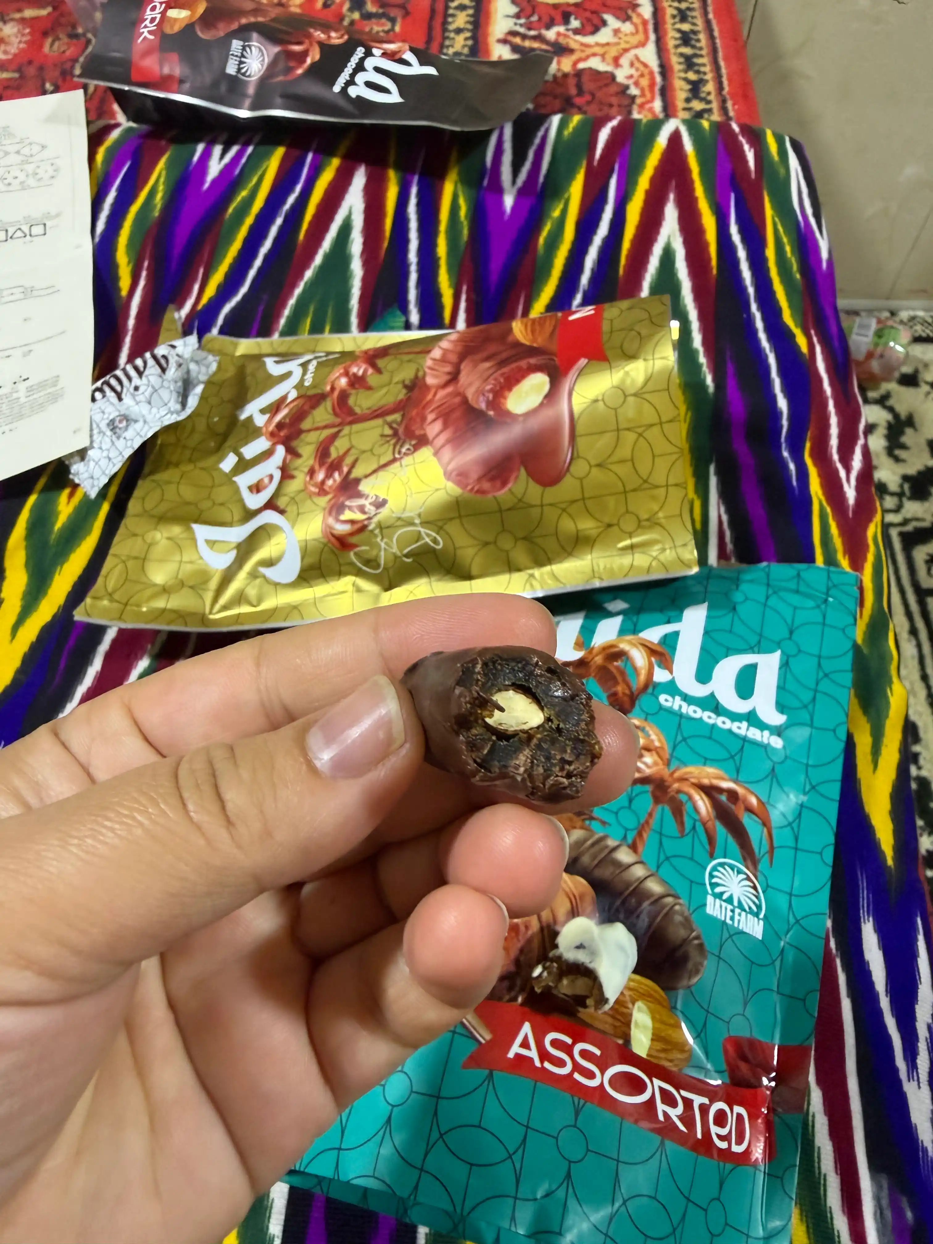 Shokolad bilan qoplangan bodomli xurmo Jaida Chocodate